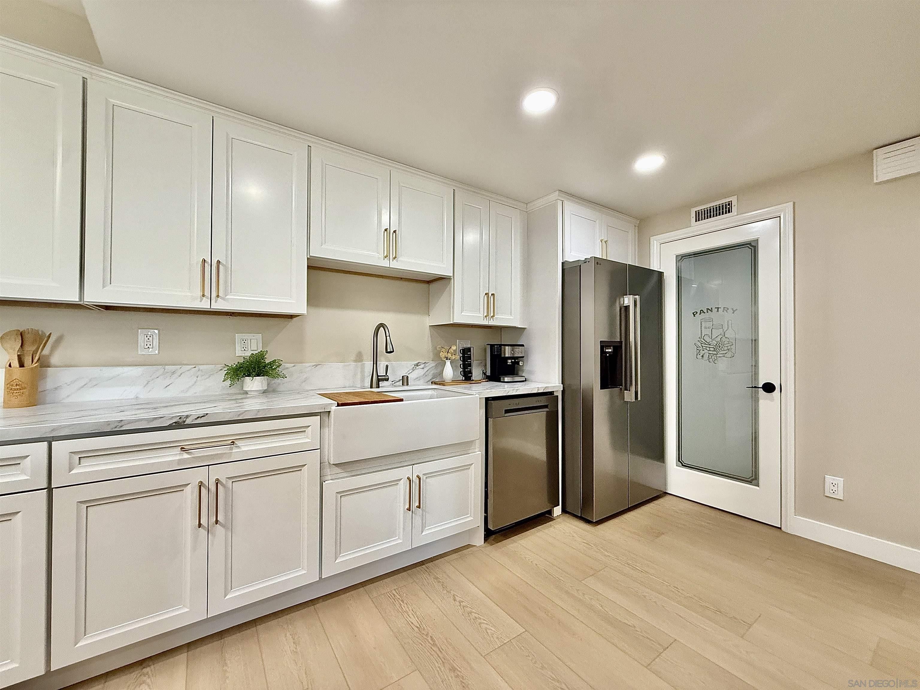 Detail Gallery Image 7 of 45 For 370  Rosecrans St  #302,  San Diego,  CA 92106 - 2 Beds | 2 Baths