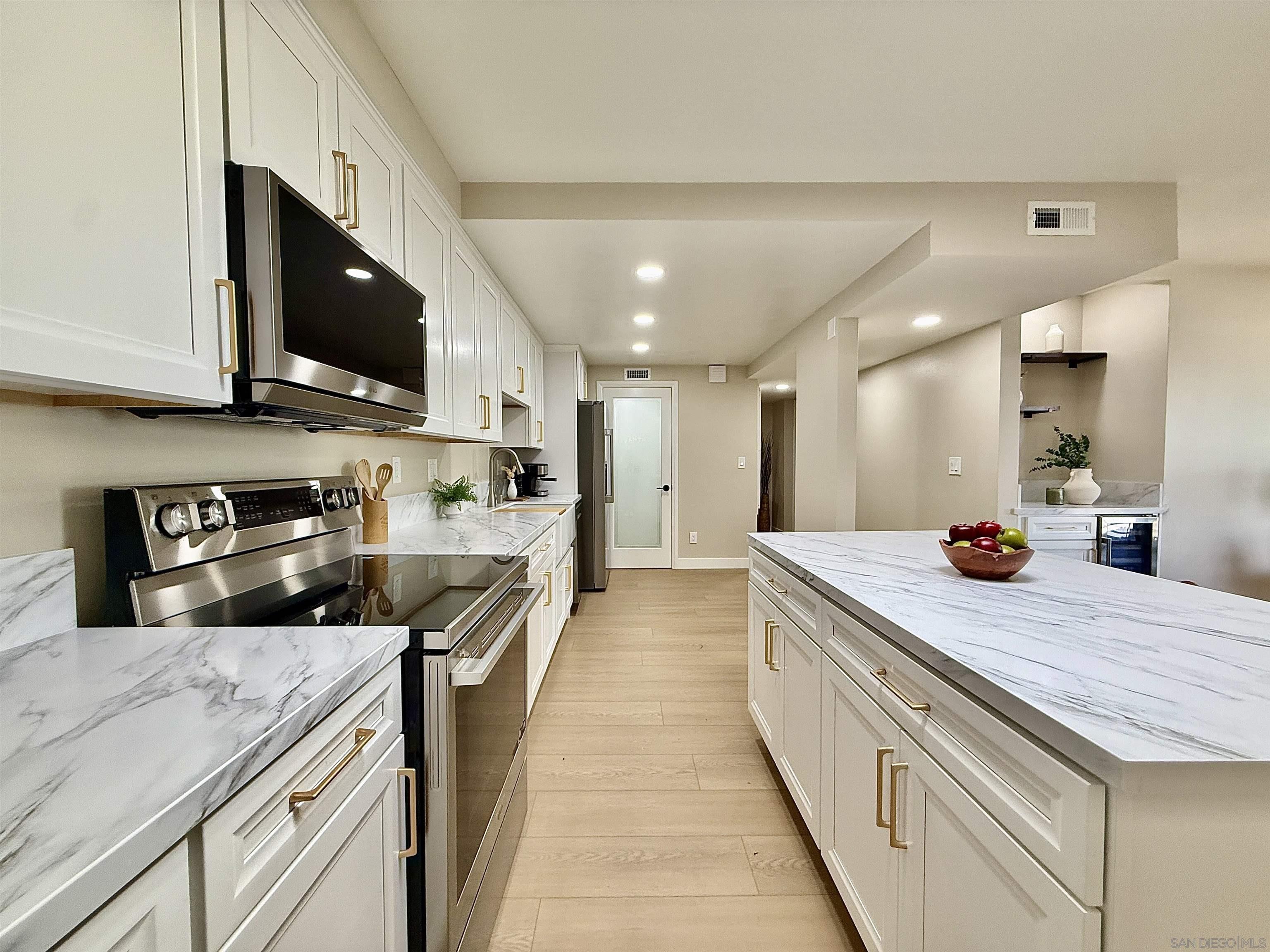 Detail Gallery Image 10 of 45 For 370  Rosecrans St  #302,  San Diego,  CA 92106 - 2 Beds | 2 Baths