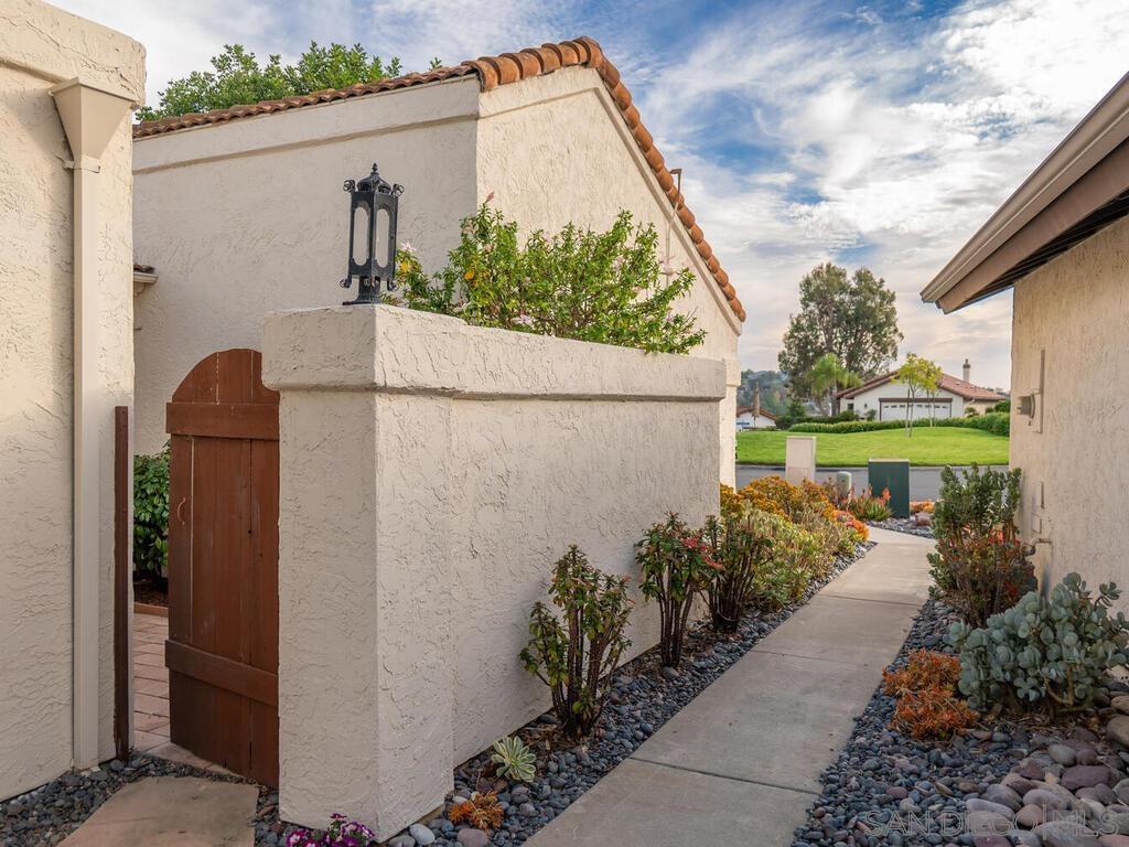 Detail Gallery Image 2 of 68 For 12872  Circulo Dardo, San Diego,  CA 92128 - 2 Beds | 2 Baths