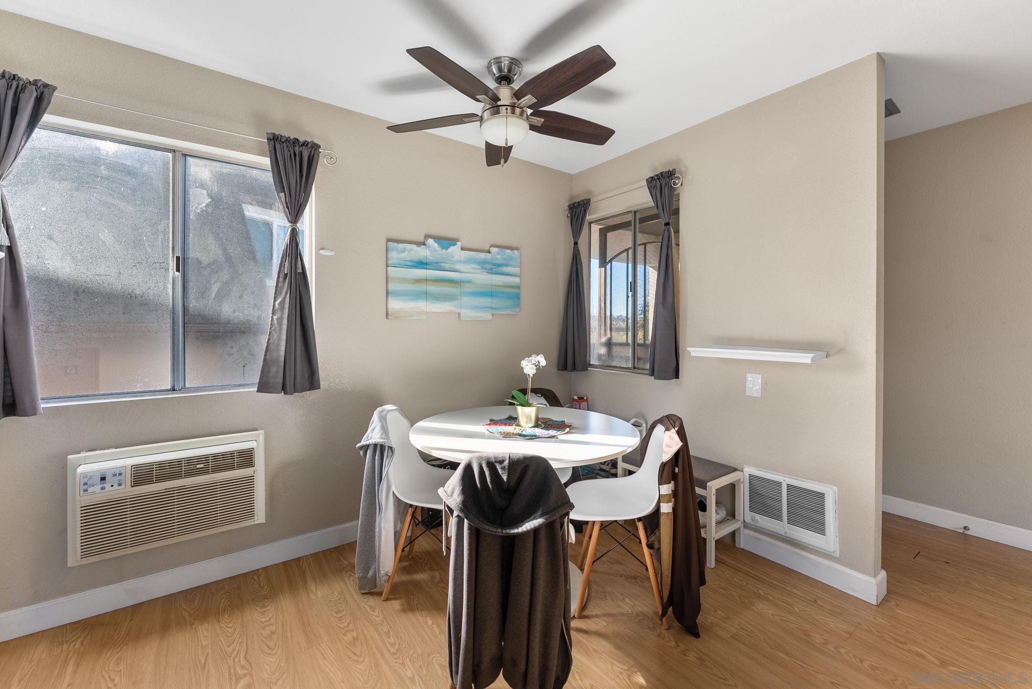 Detail Gallery Image 3 of 21 For 1307  Caminito Gabaldon  #H,  San Diego,  CA 92108 - 1 Beds | 1 Baths