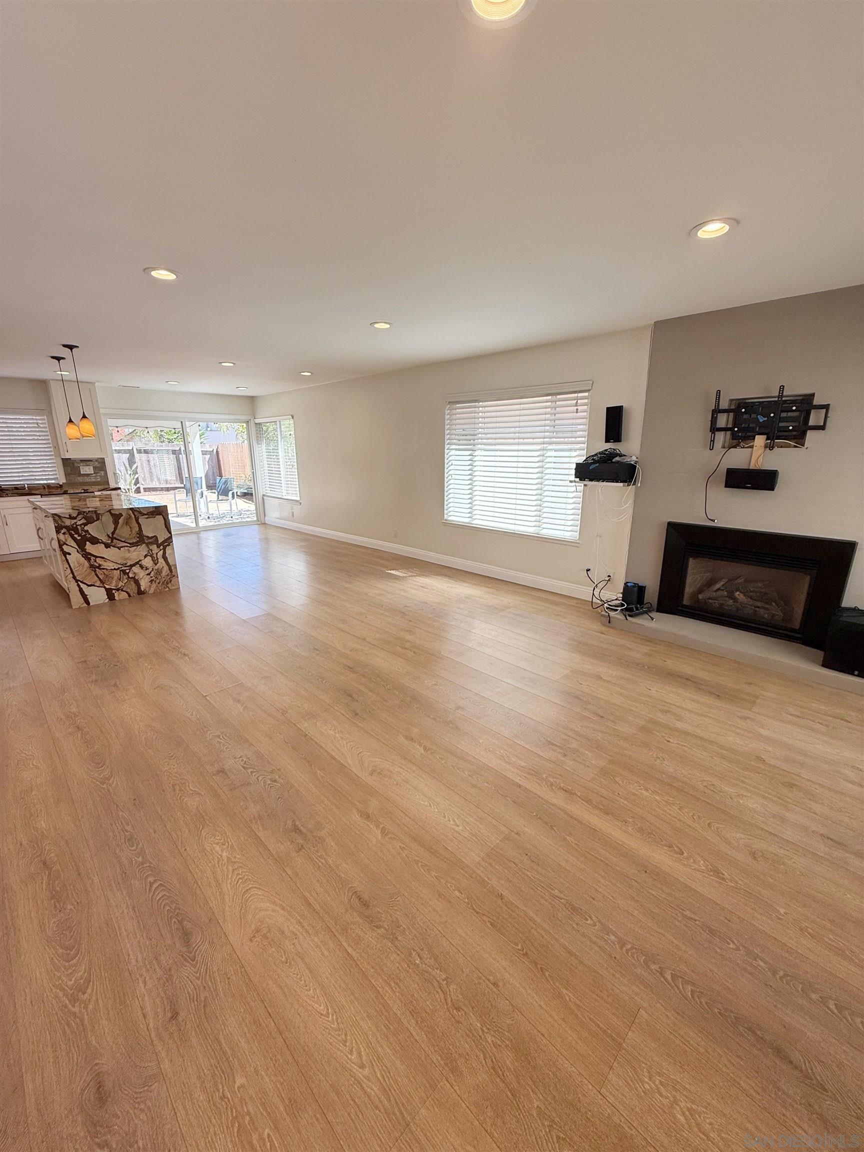 Detail Gallery Image 3 of 22 For 11483  Westonhill Dr, San Diego,  CA 92126 - 4 Beds | 2 Baths