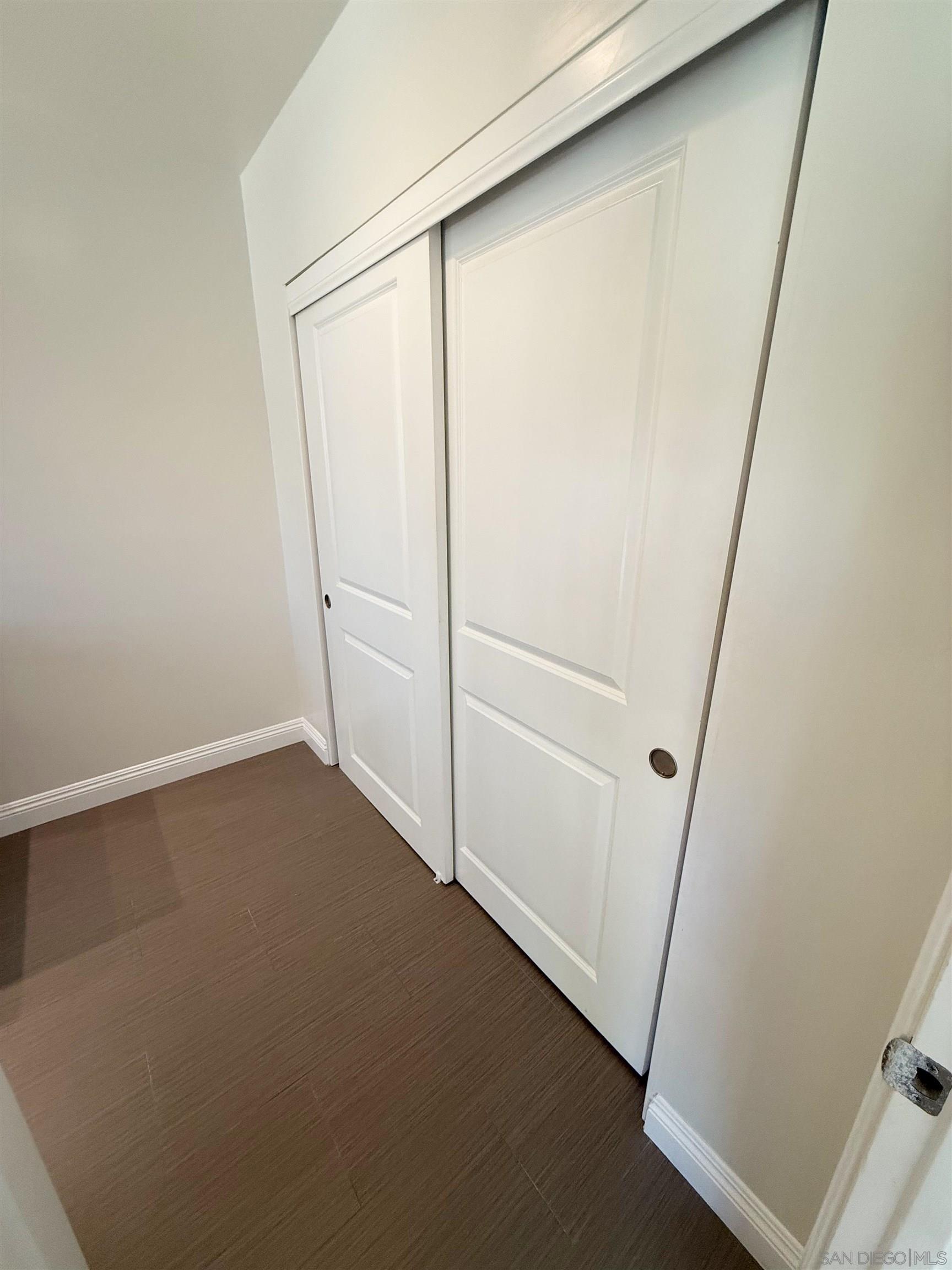 Detail Gallery Image 10 of 22 For 11483  Westonhill Dr, San Diego,  CA 92126 - 4 Beds | 2 Baths