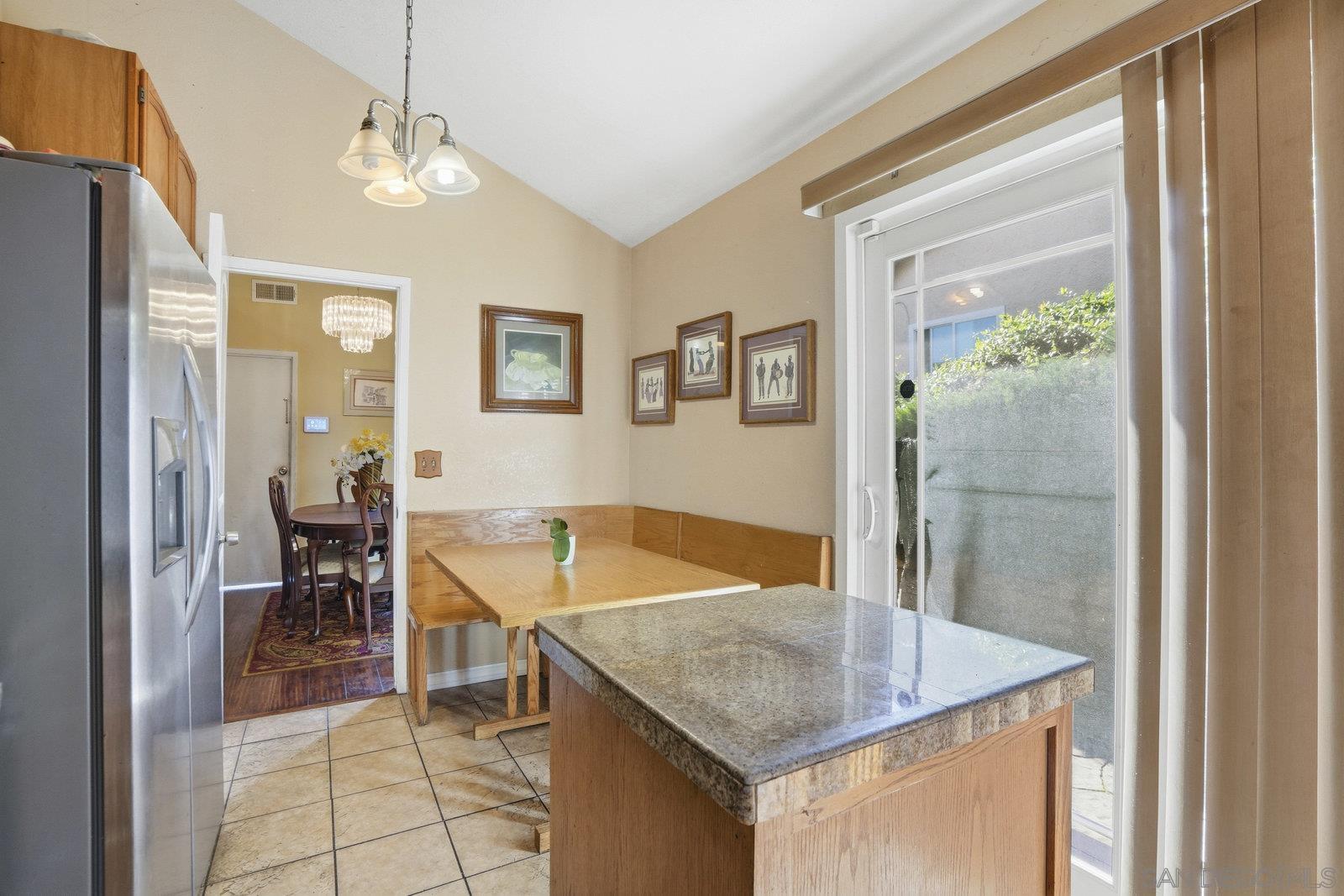 Detail Gallery Image 11 of 33 For 224  Tarango Place, Spring Valley,  CA 91977 - 4 Beds | 3 Baths