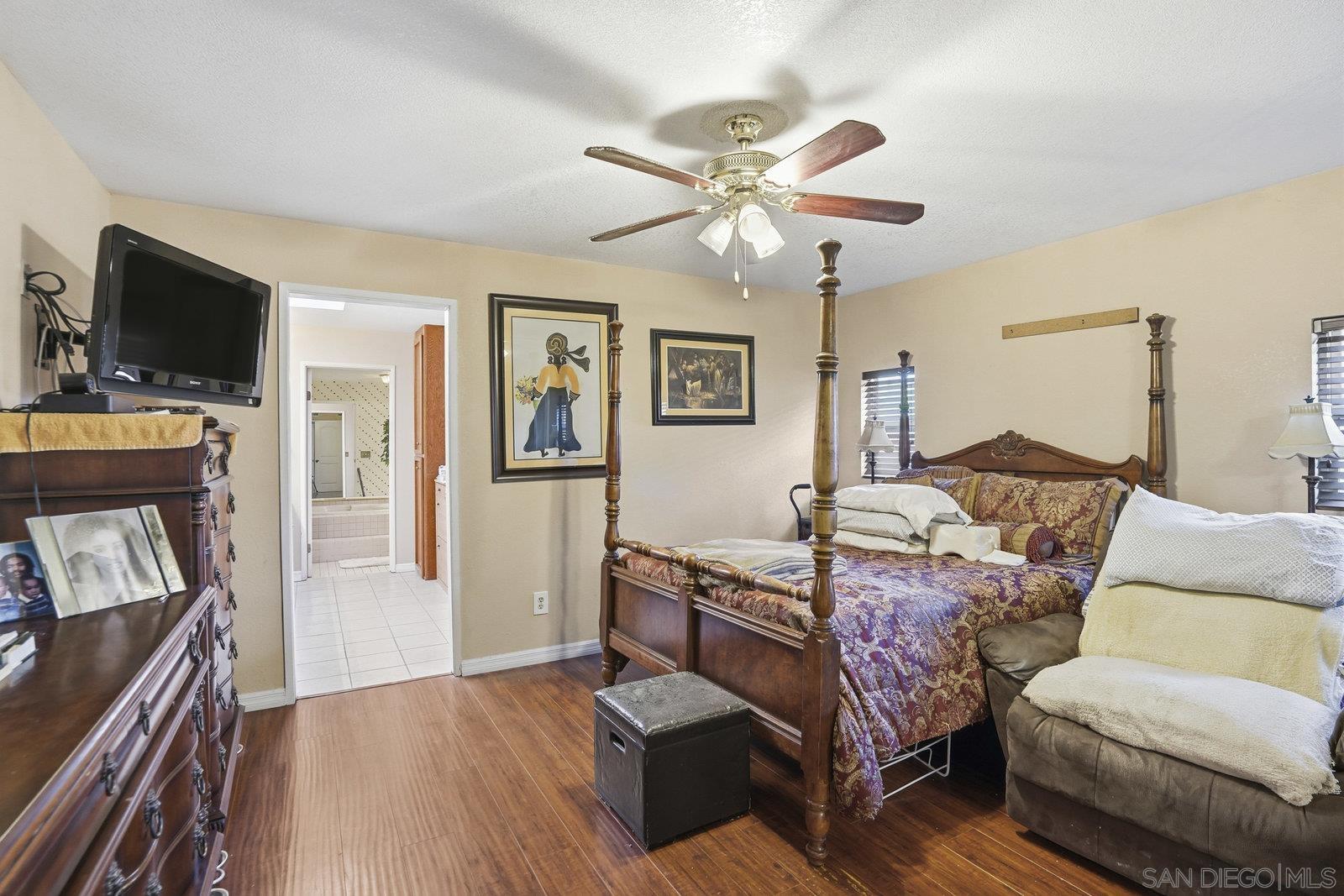 Detail Gallery Image 15 of 33 For 224  Tarango Place, Spring Valley,  CA 91977 - 4 Beds | 3 Baths