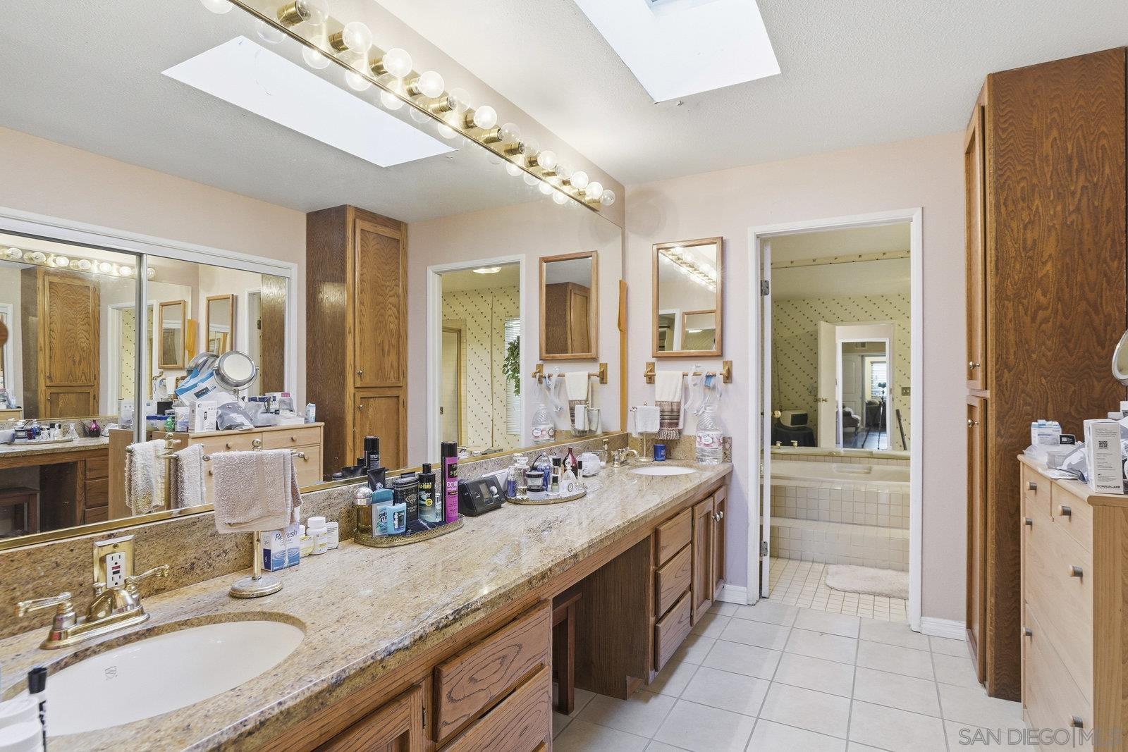 Detail Gallery Image 16 of 33 For 224  Tarango Place, Spring Valley,  CA 91977 - 4 Beds | 3 Baths