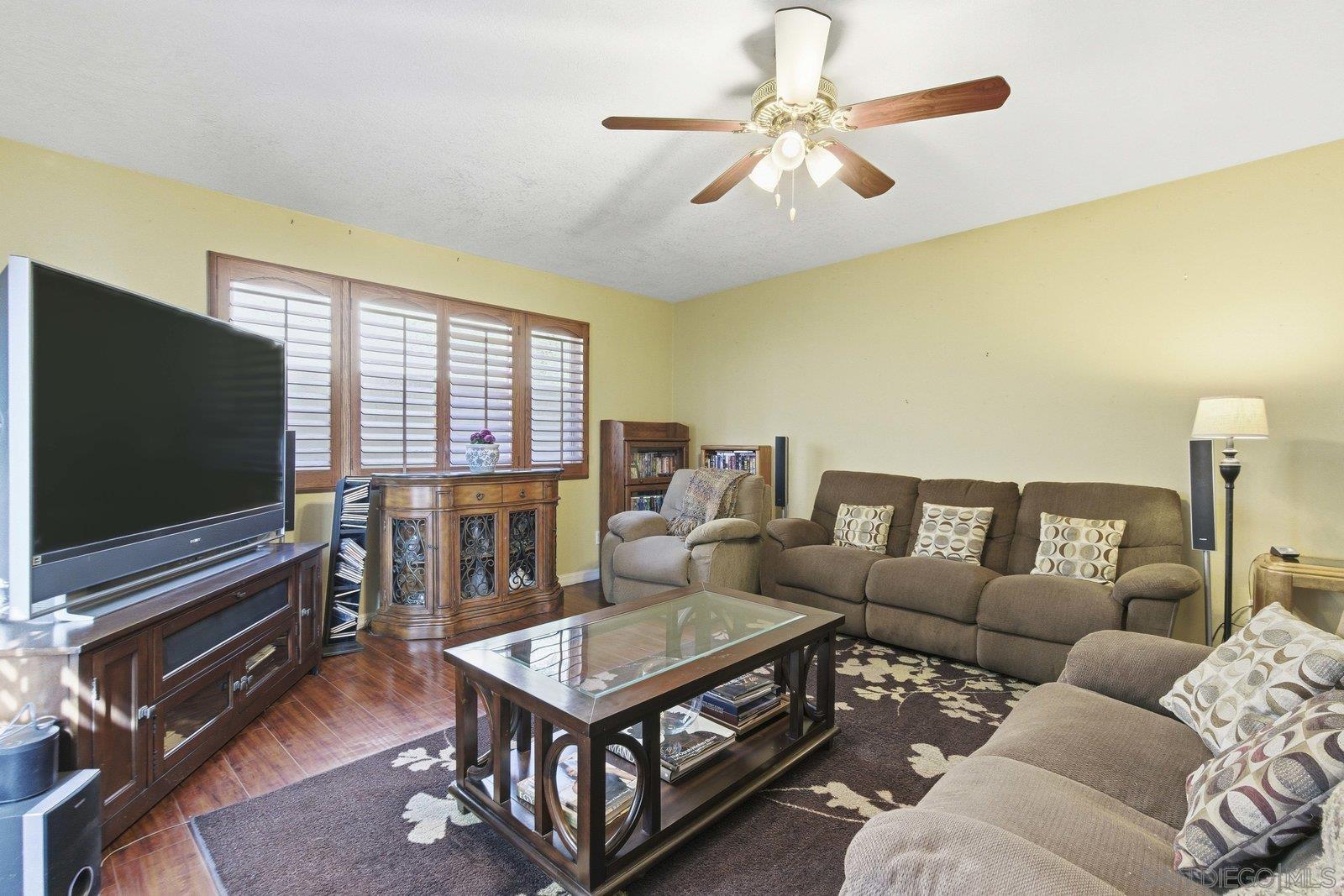 Detail Gallery Image 5 of 33 For 224  Tarango Place, Spring Valley,  CA 91977 - 4 Beds | 3 Baths