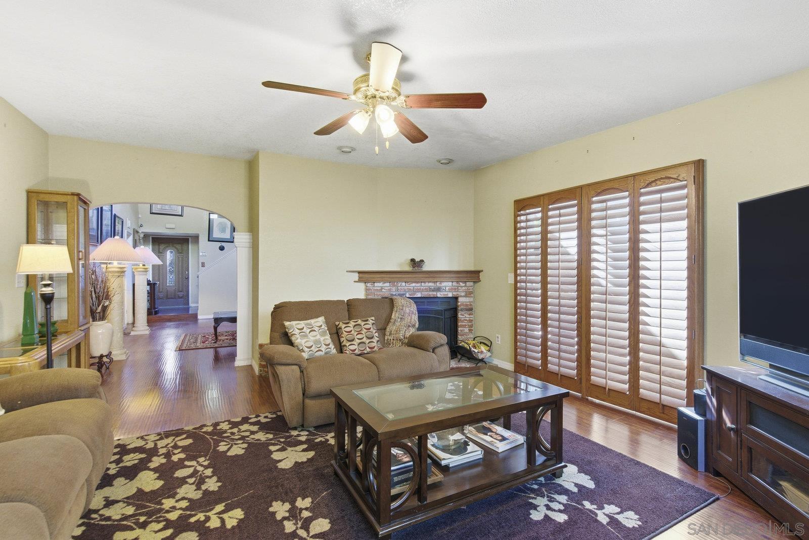 Detail Gallery Image 6 of 33 For 224  Tarango Place, Spring Valley,  CA 91977 - 4 Beds | 3 Baths