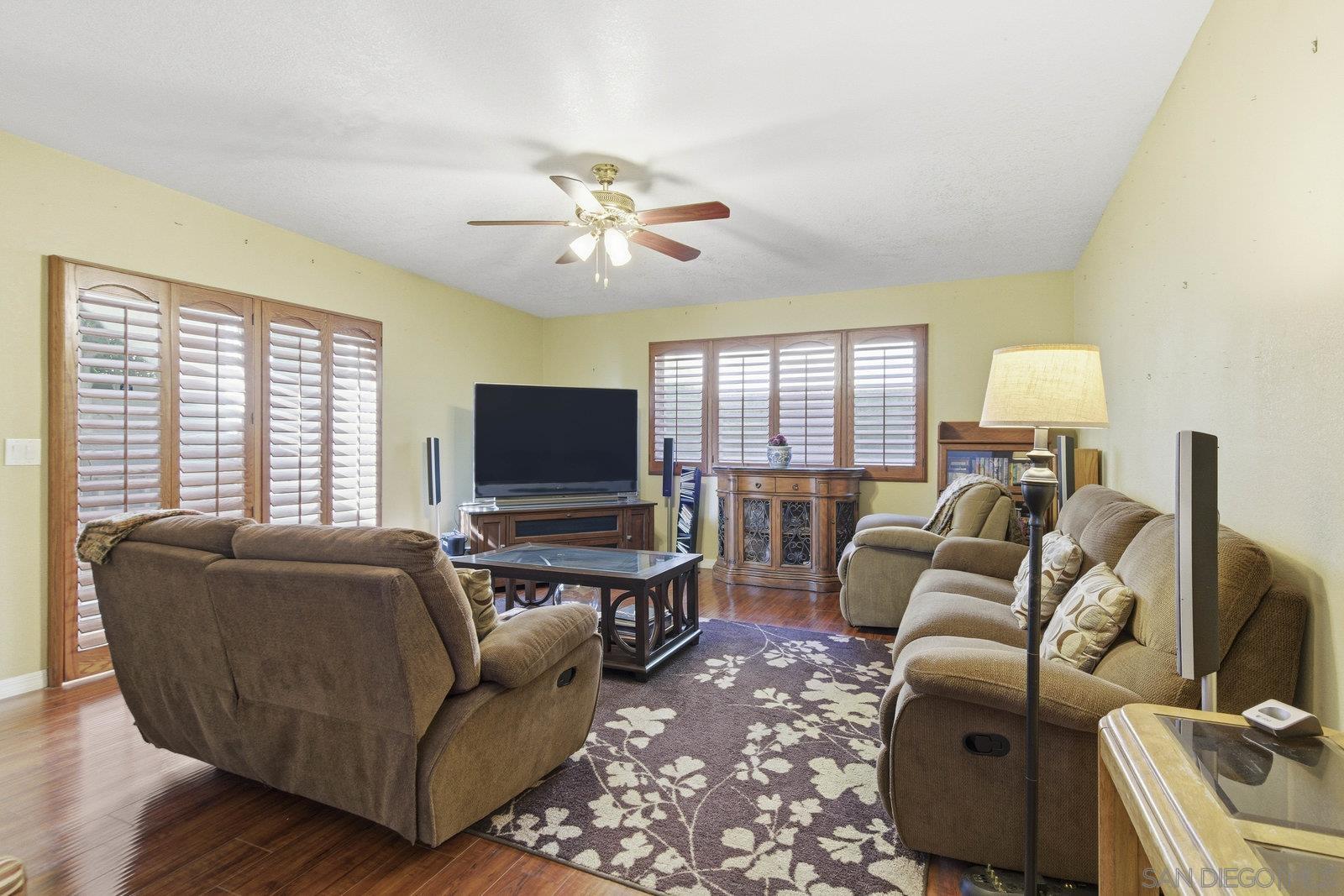 Detail Gallery Image 7 of 33 For 224  Tarango Place, Spring Valley,  CA 91977 - 4 Beds | 3 Baths