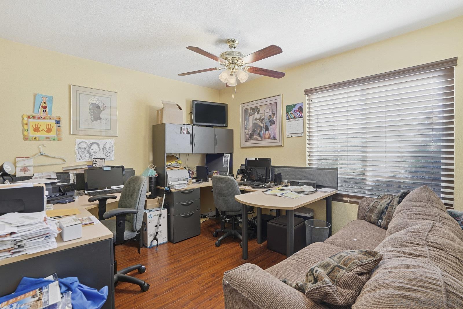 Detail Gallery Image 8 of 33 For 224  Tarango Place, Spring Valley,  CA 91977 - 4 Beds | 3 Baths