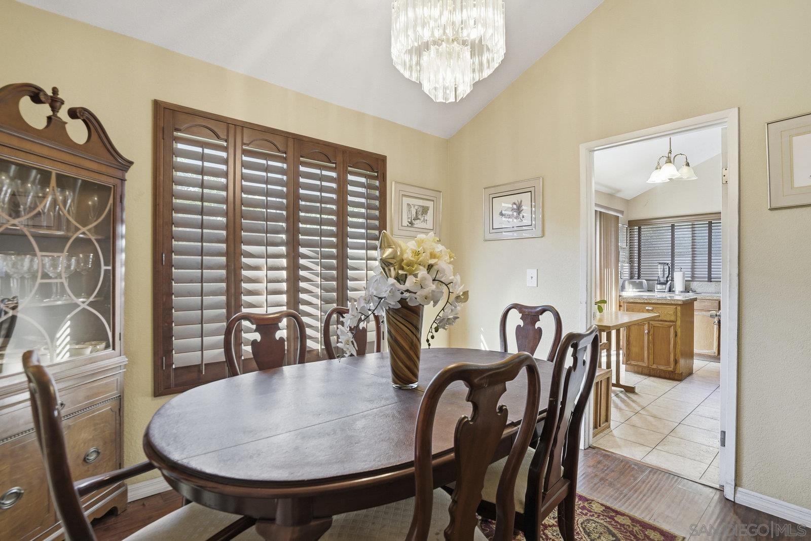 Detail Gallery Image 9 of 33 For 224  Tarango Place, Spring Valley,  CA 91977 - 4 Beds | 3 Baths