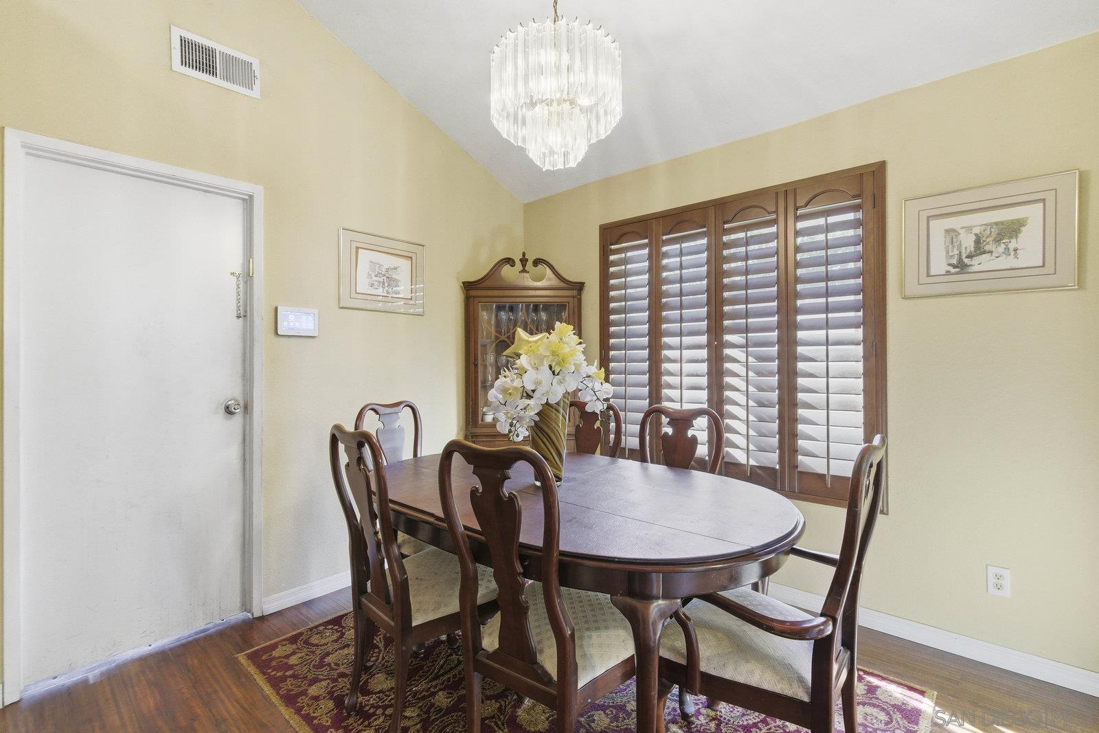 Detail Gallery Image 10 of 33 For 224  Tarango Place, Spring Valley,  CA 91977 - 4 Beds | 3 Baths