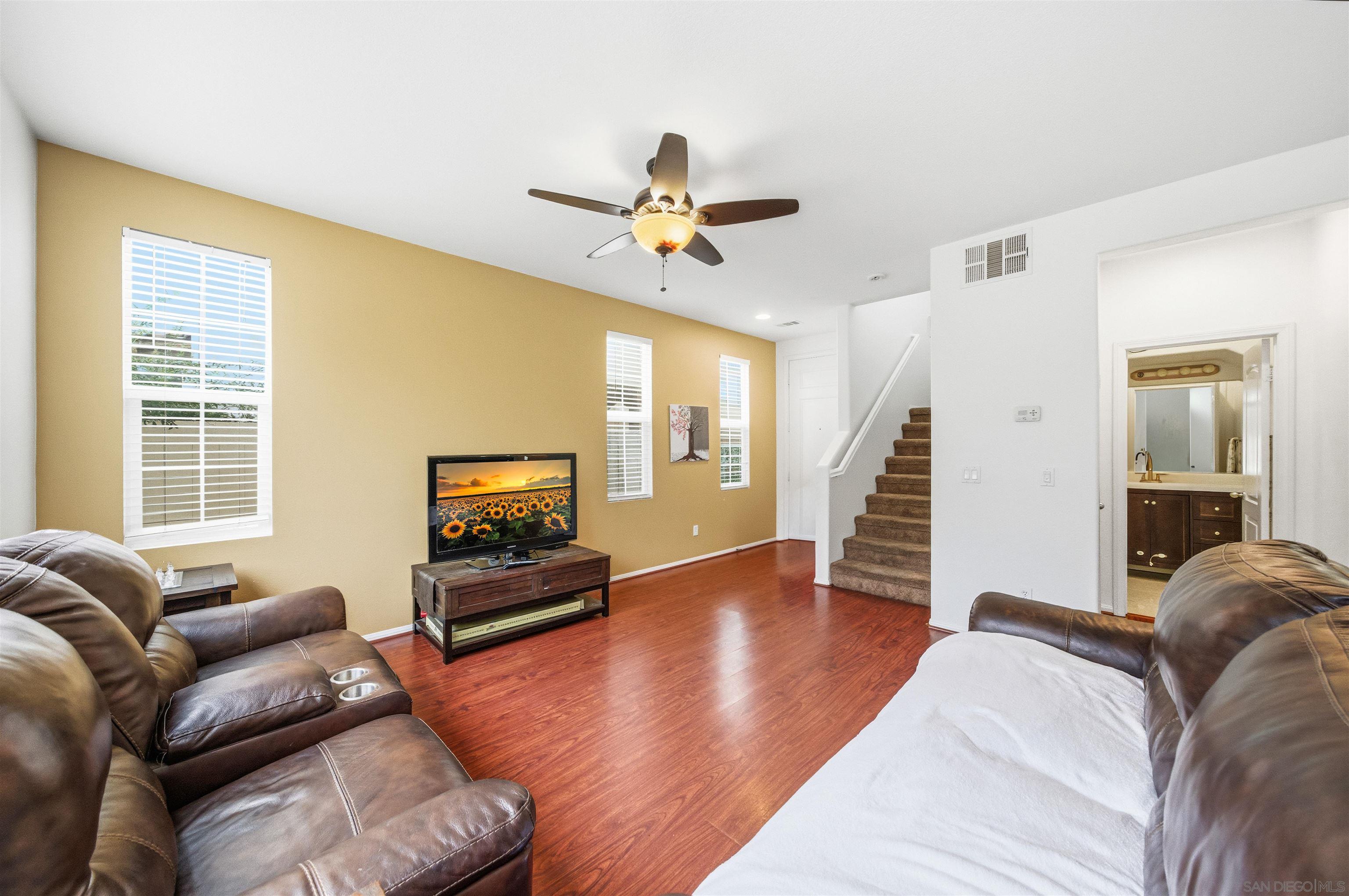 Detail Gallery Image 3 of 23 For 31889  Red Pine Way, Temecula,  CA 92592 - 3 Beds | 2/1 Baths