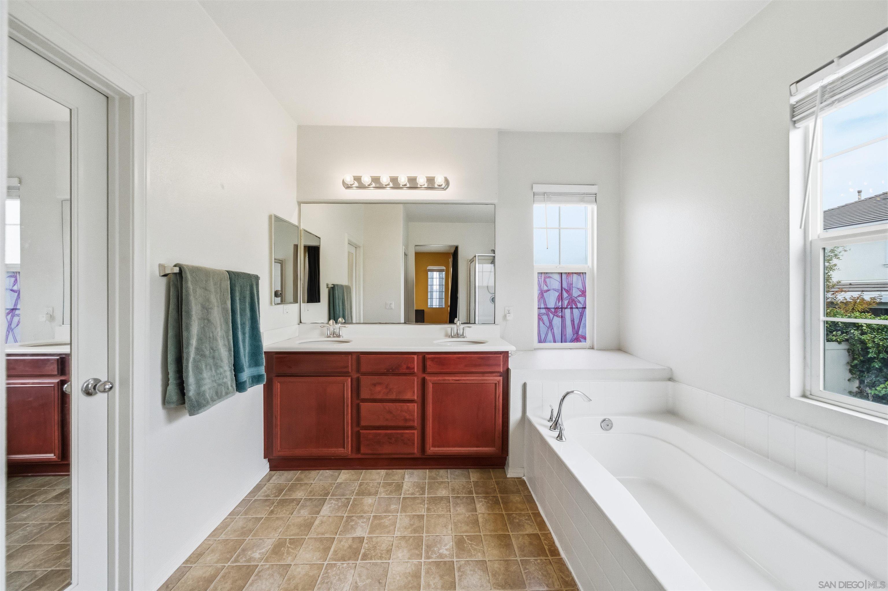 Detail Gallery Image 8 of 23 For 31889  Red Pine Way, Temecula,  CA 92592 - 3 Beds | 2/1 Baths