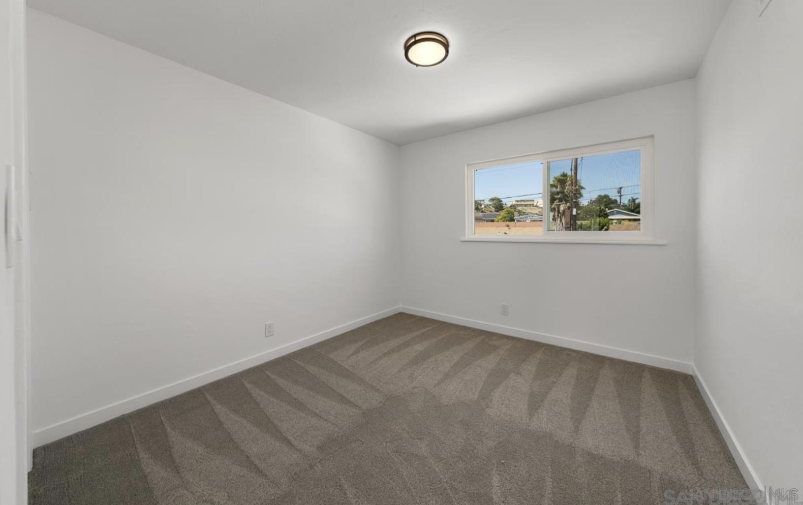 Detail Gallery Image 5 of 28 For 2472  Calle Tortuosa, San Diego,  CA 92139 - 3 Beds | 2 Baths
