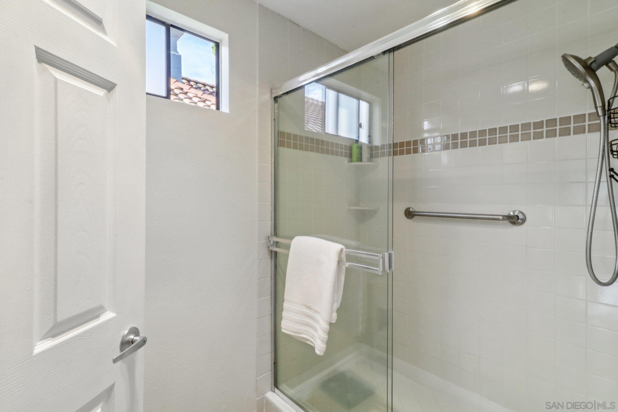 Detail Gallery Image 19 of 46 For 2829  Forest View Way, Carlsbad,  CA 92008 - 3 Beds | 2/1 Baths