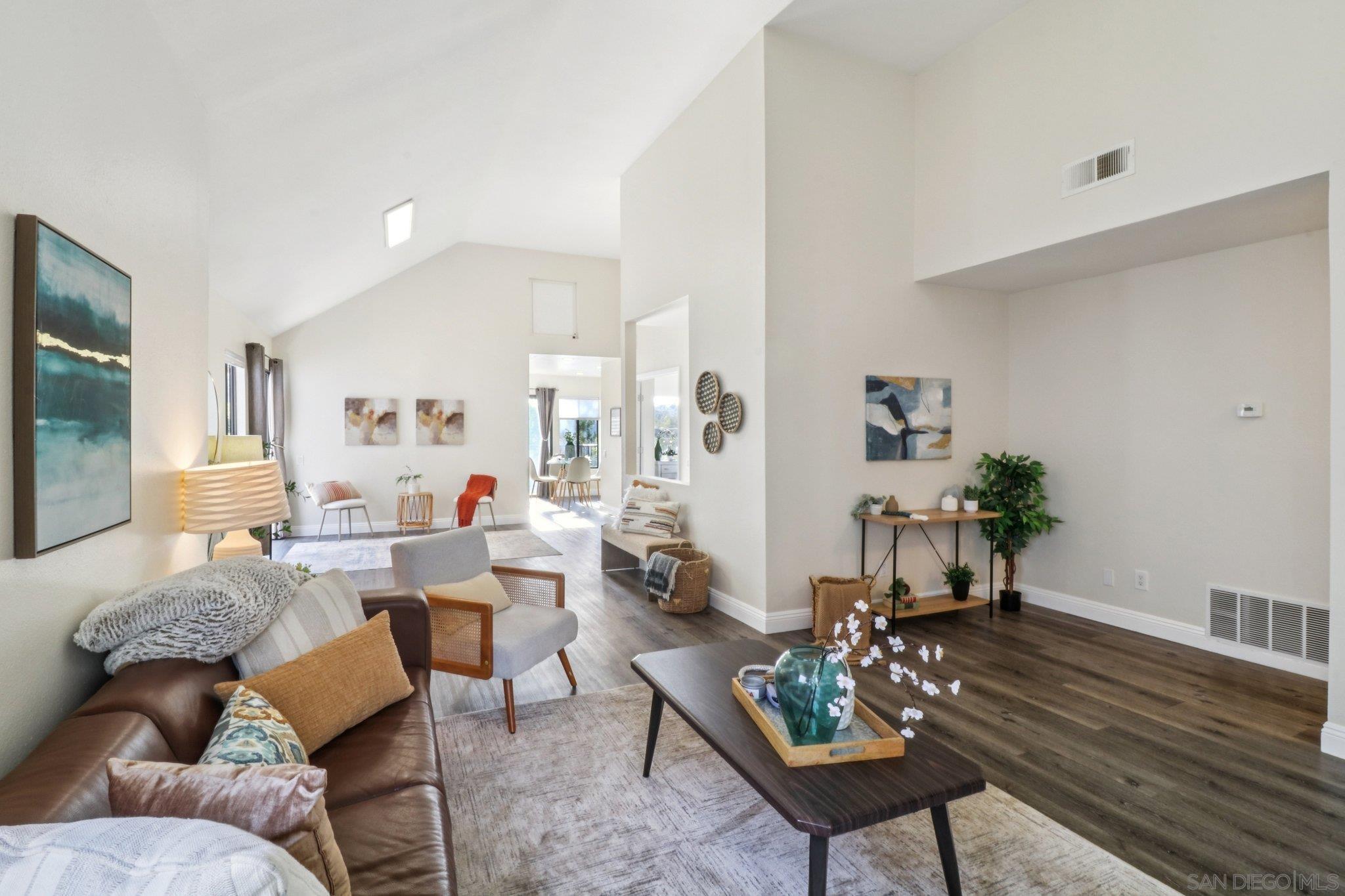 Detail Gallery Image 4 of 46 For 2829  Forest View Way, Carlsbad,  CA 92008 - 3 Beds | 2/1 Baths