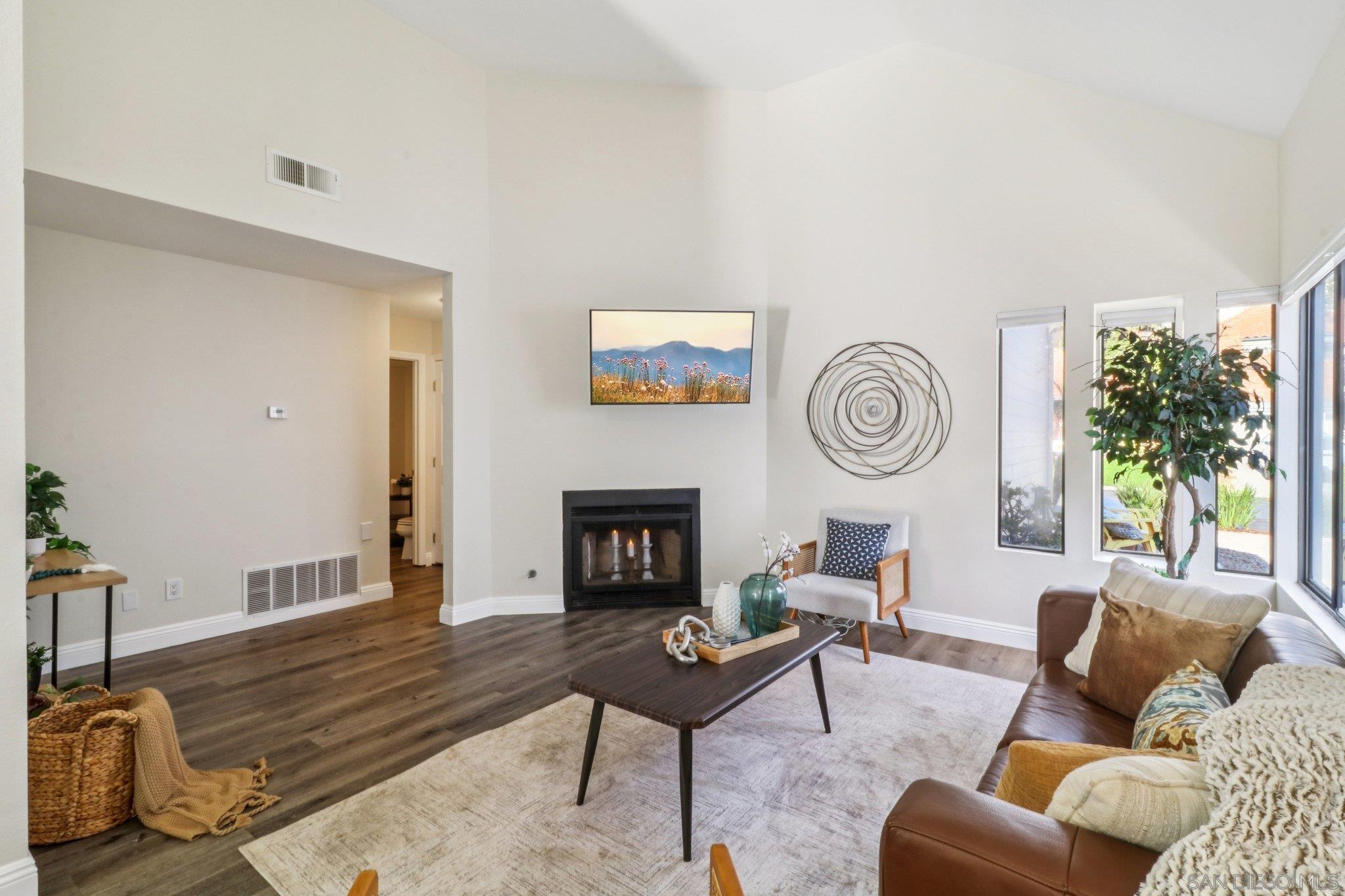 Detail Gallery Image 5 of 46 For 2829  Forest View Way, Carlsbad,  CA 92008 - 3 Beds | 2/1 Baths