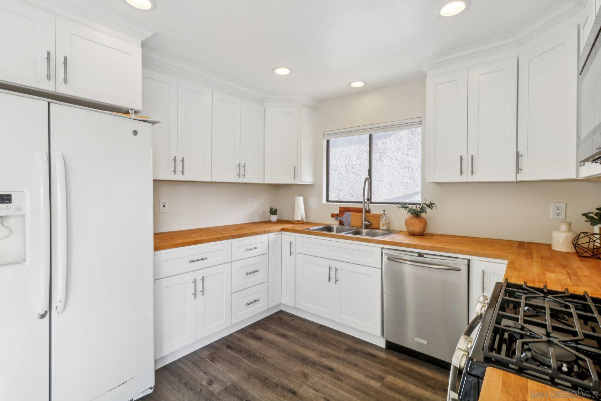 Detail Gallery Image 10 of 46 For 2829  Forest View Way, Carlsbad,  CA 92008 - 3 Beds | 2/1 Baths