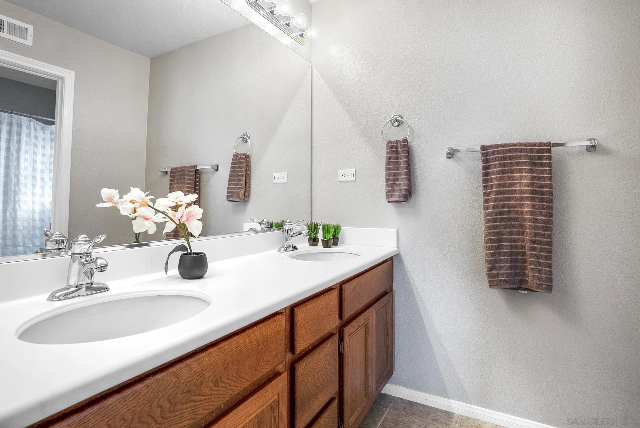 Detail Gallery Image 27 of 73 For 1670  Grasshopper Ln, Chula Vista,  CA 91915 - 4 Beds | 3 Baths