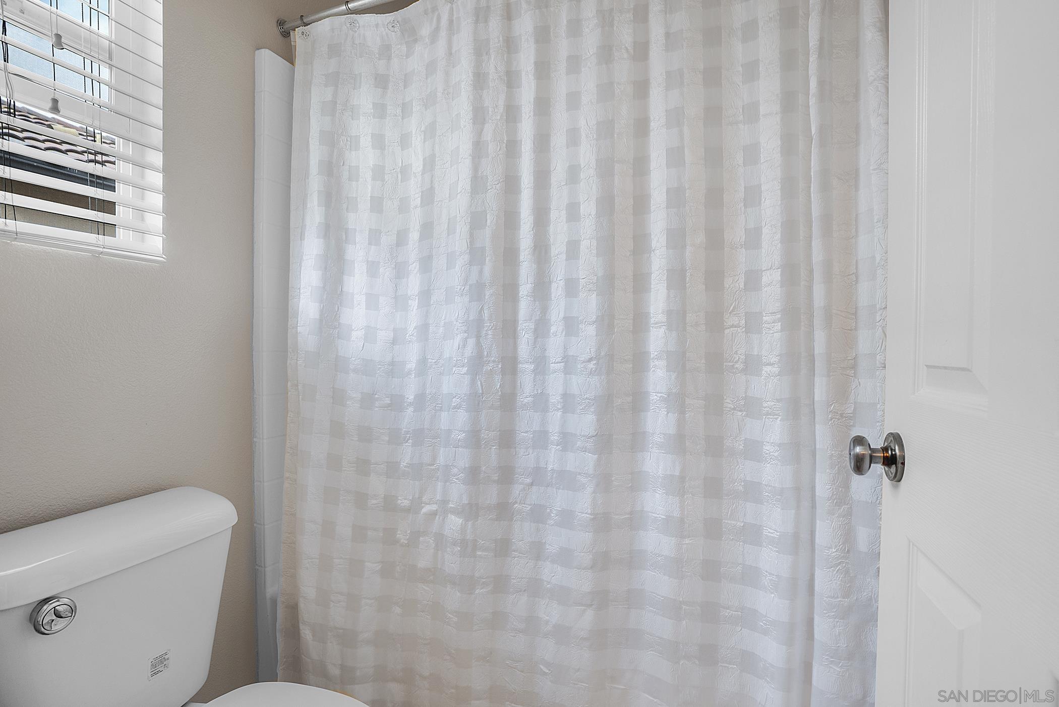 Detail Gallery Image 38 of 73 For 1670  Grasshopper Ln, Chula Vista,  CA 91915 - 4 Beds | 3 Baths