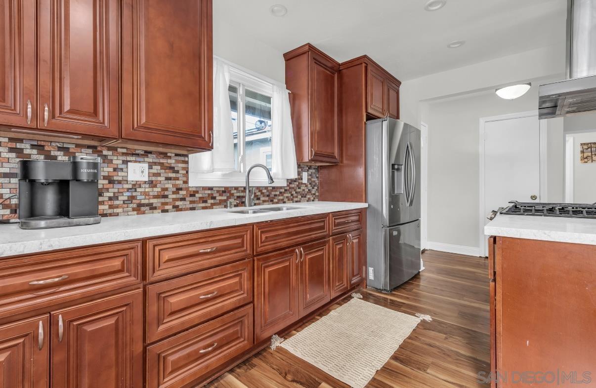 Detail Gallery Image 12 of 17 For 2801  Whitney Street, San Diego,  CA 92111 - 3 Beds | 2 Baths