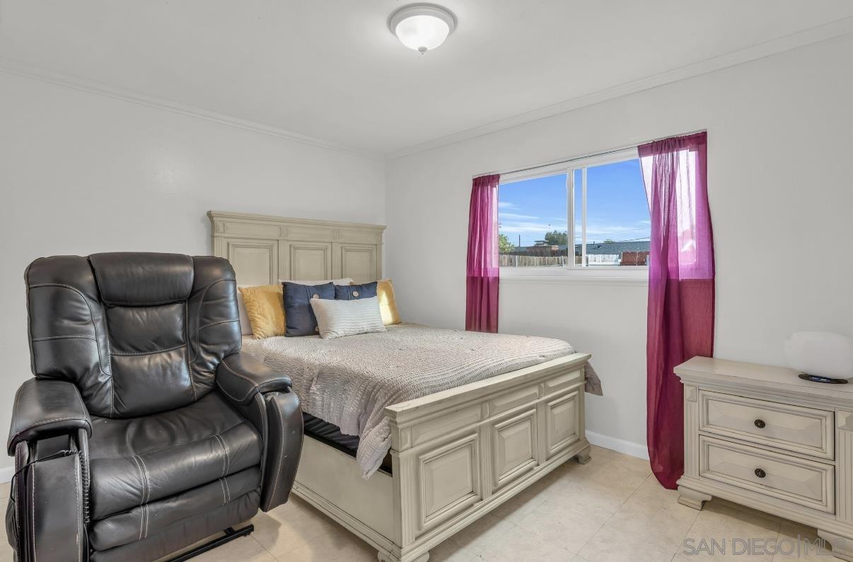 Detail Gallery Image 3 of 17 For 2801  Whitney Street, San Diego,  CA 92111 - 3 Beds | 2 Baths