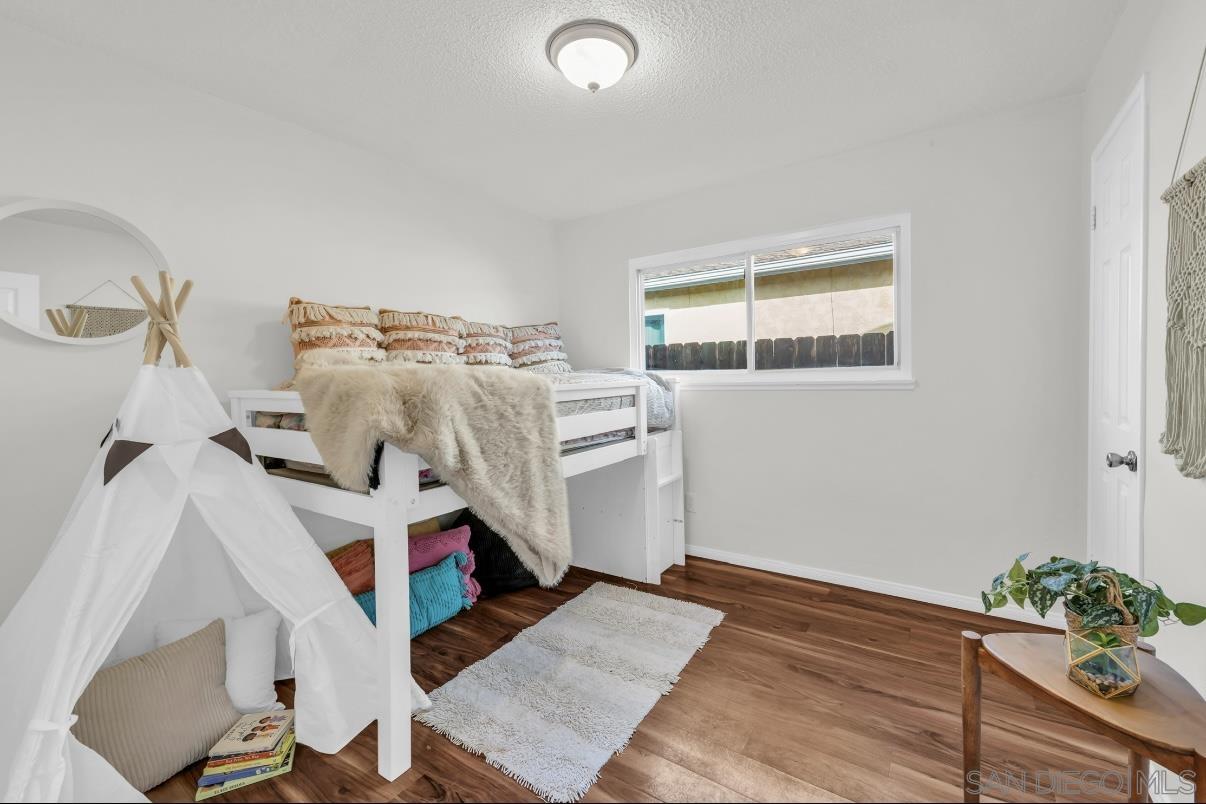 Detail Gallery Image 4 of 17 For 2801  Whitney Street, San Diego,  CA 92111 - 3 Beds | 2 Baths