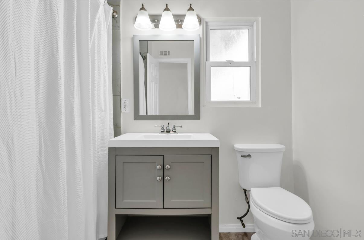 Detail Gallery Image 5 of 17 For 2801  Whitney Street, San Diego,  CA 92111 - 3 Beds | 2 Baths