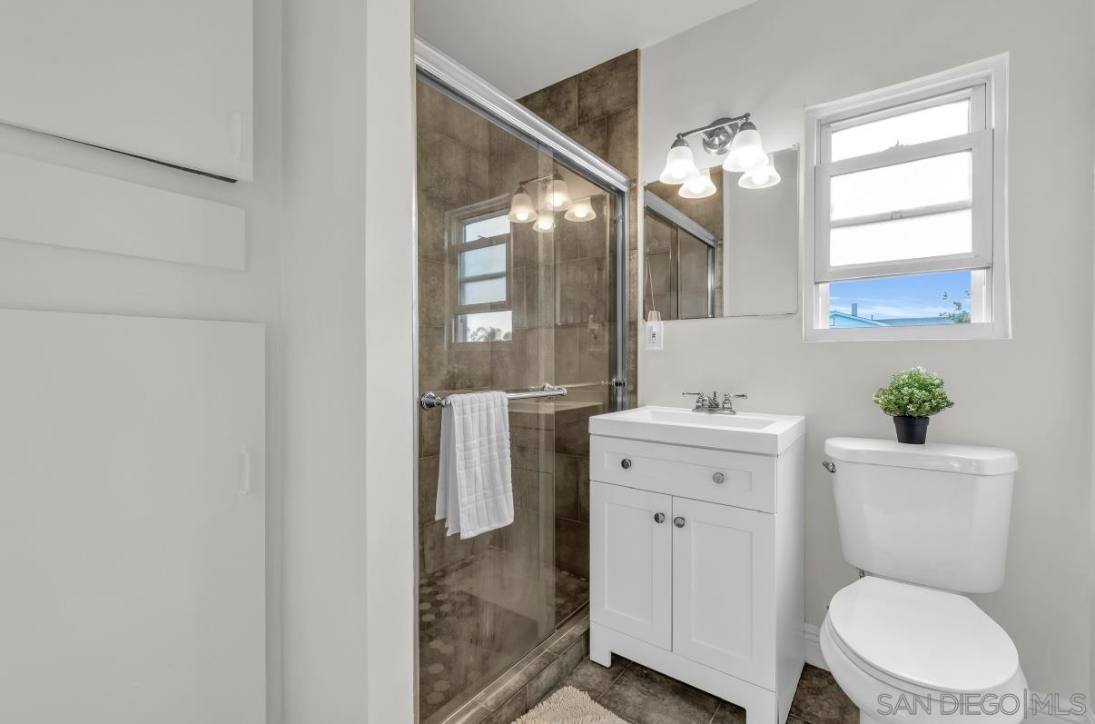 Detail Gallery Image 6 of 17 For 2801  Whitney Street, San Diego,  CA 92111 - 3 Beds | 2 Baths