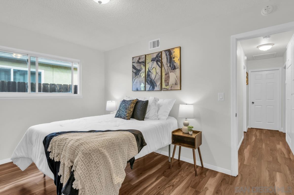 Detail Gallery Image 8 of 17 For 2801  Whitney Street, San Diego,  CA 92111 - 3 Beds | 2 Baths