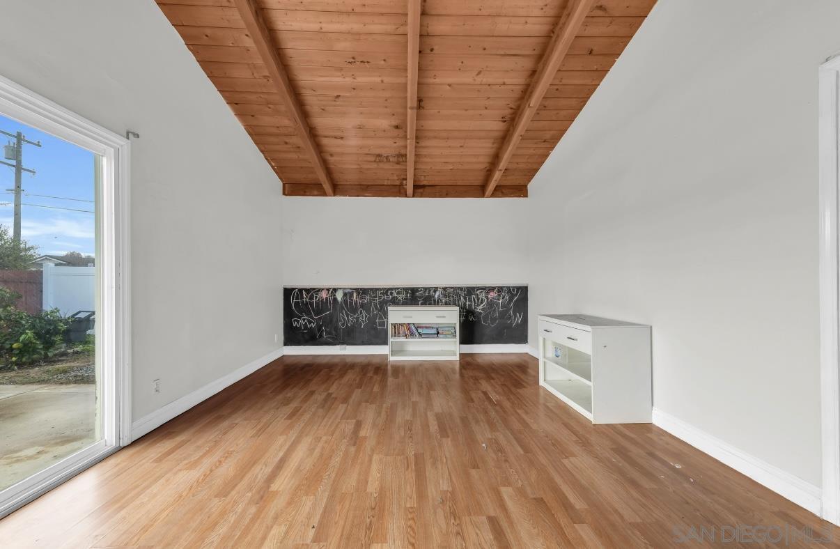 Detail Gallery Image 9 of 17 For 2801  Whitney Street, San Diego,  CA 92111 - 3 Beds | 2 Baths