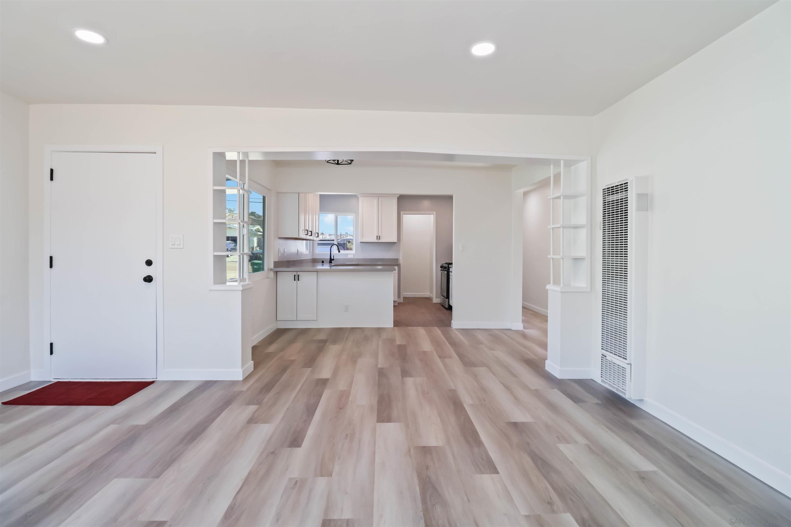 Detail Gallery Image 4 of 28 For 832  Ramona Ave, Spring Valley,  CA 91977 - 3 Beds | 2 Baths