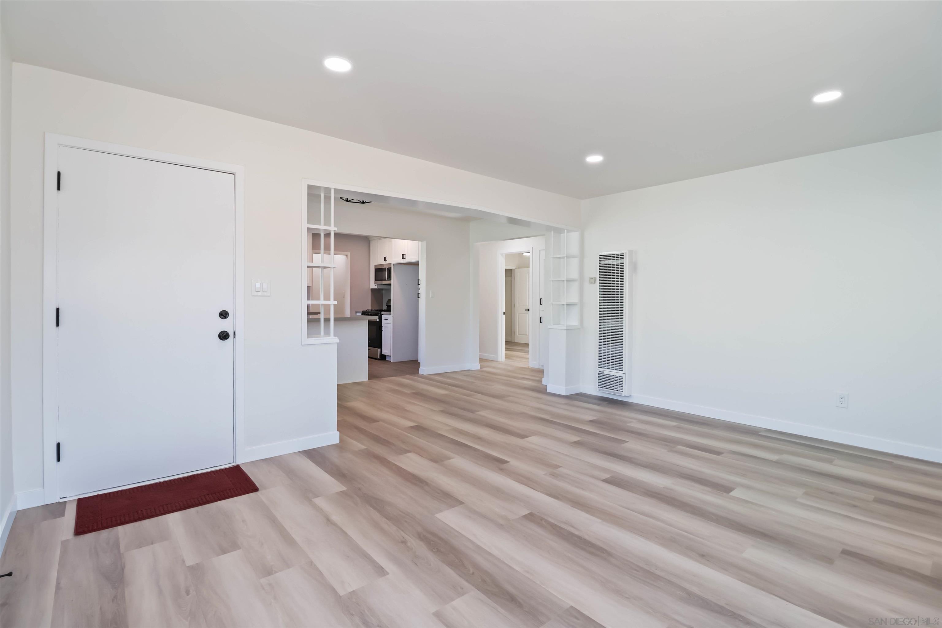 Detail Gallery Image 5 of 28 For 832  Ramona Ave, Spring Valley,  CA 91977 - 3 Beds | 2 Baths