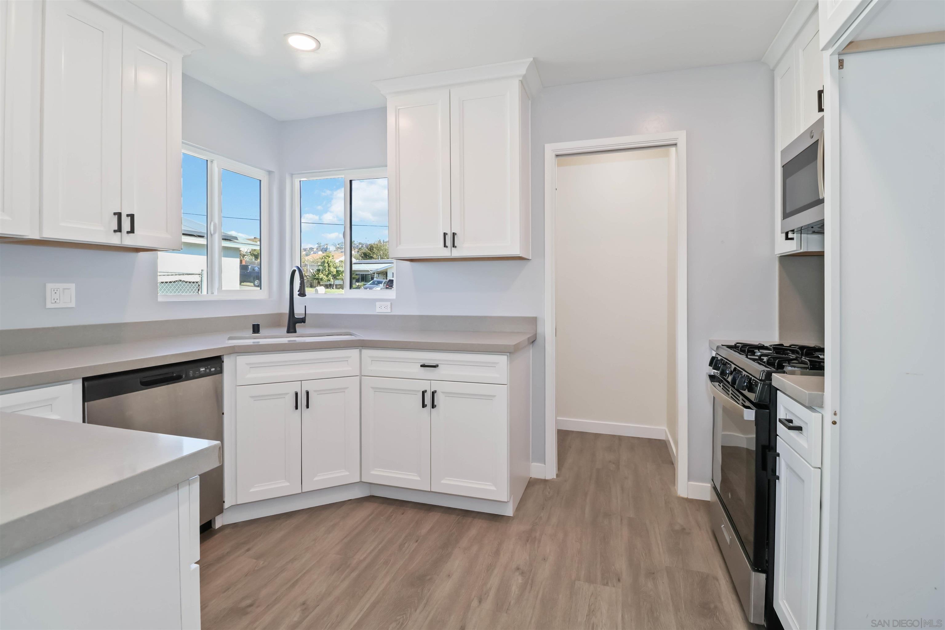 Detail Gallery Image 7 of 28 For 832  Ramona Ave, Spring Valley,  CA 91977 - 3 Beds | 2 Baths