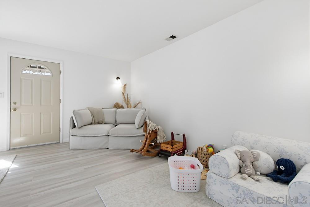 Detail Gallery Image 8 of 71 For 1654  Linwood, San Diego,  CA 92103 - – Beds | – Baths