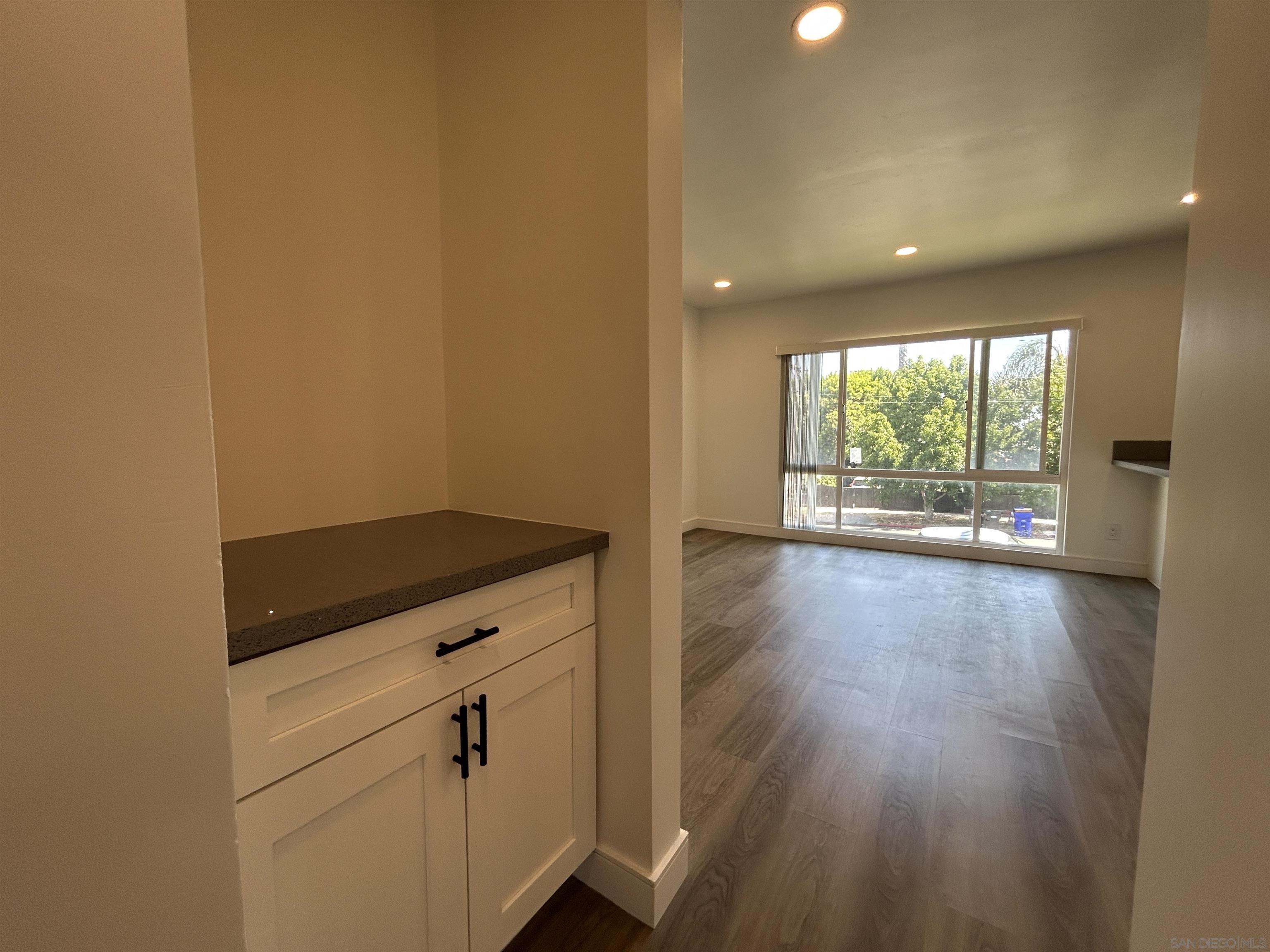 Detail Gallery Image 11 of 13 For 2006  Diamond St  12, San Diego,  CA 92109 - 1 Beds | 1 Baths