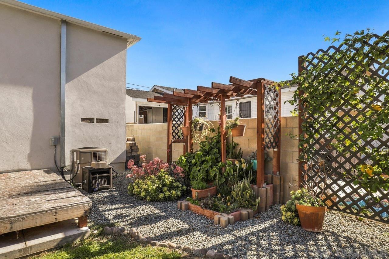 Detail Gallery Image 21 of 29 For 5442  San Onofre Ter, San Diego,  CA 92114 - 5 Beds | 3 Baths