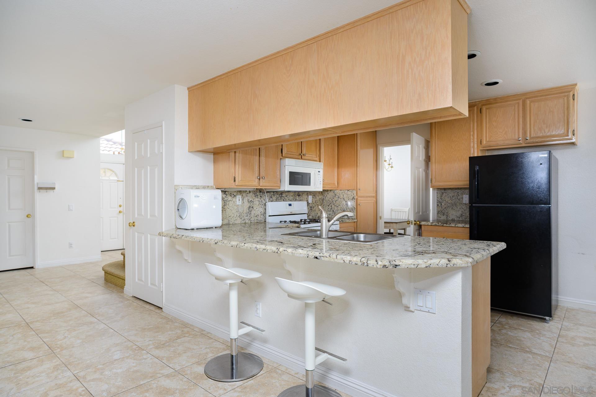 Detail Gallery Image 14 of 22 For 12118  Darkwood Road, San Diego,  CA 92129 - 5 Beds | 3 Baths