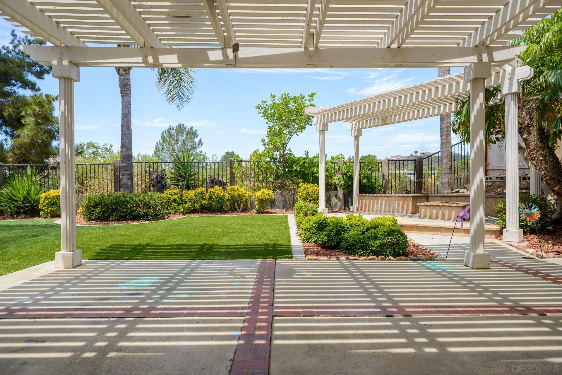 Detail Gallery Image 4 of 22 For 12118  Darkwood Road, San Diego,  CA 92129 - 5 Beds | 3 Baths