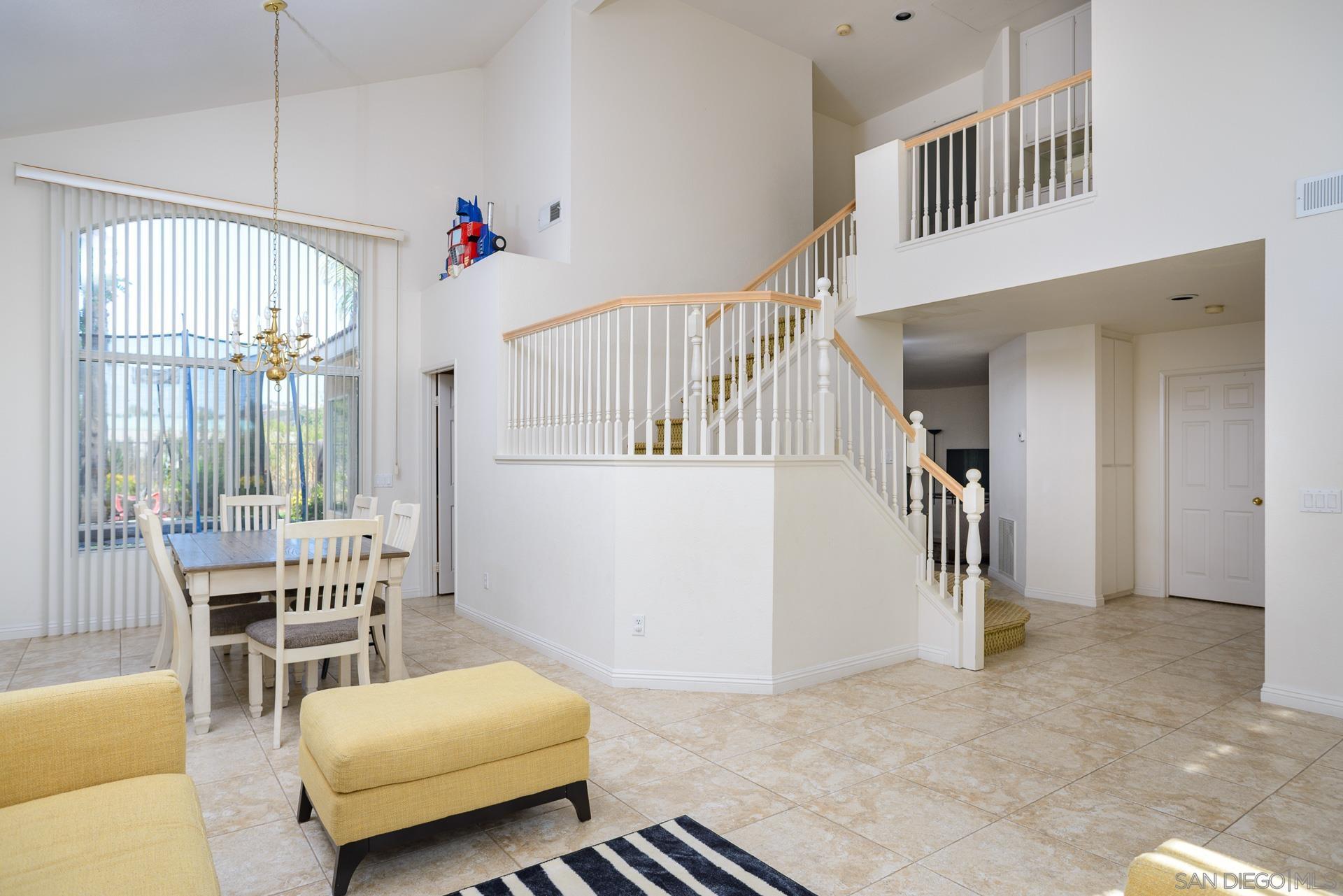 Detail Gallery Image 8 of 22 For 12118  Darkwood Road, San Diego,  CA 92129 - 5 Beds | 3 Baths