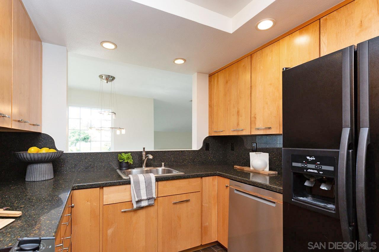 Detail Gallery Image 17 of 65 For 2953  Old Bridgeport Way, San Diego,  CA 92111 - 3 Beds | 2/1 Baths