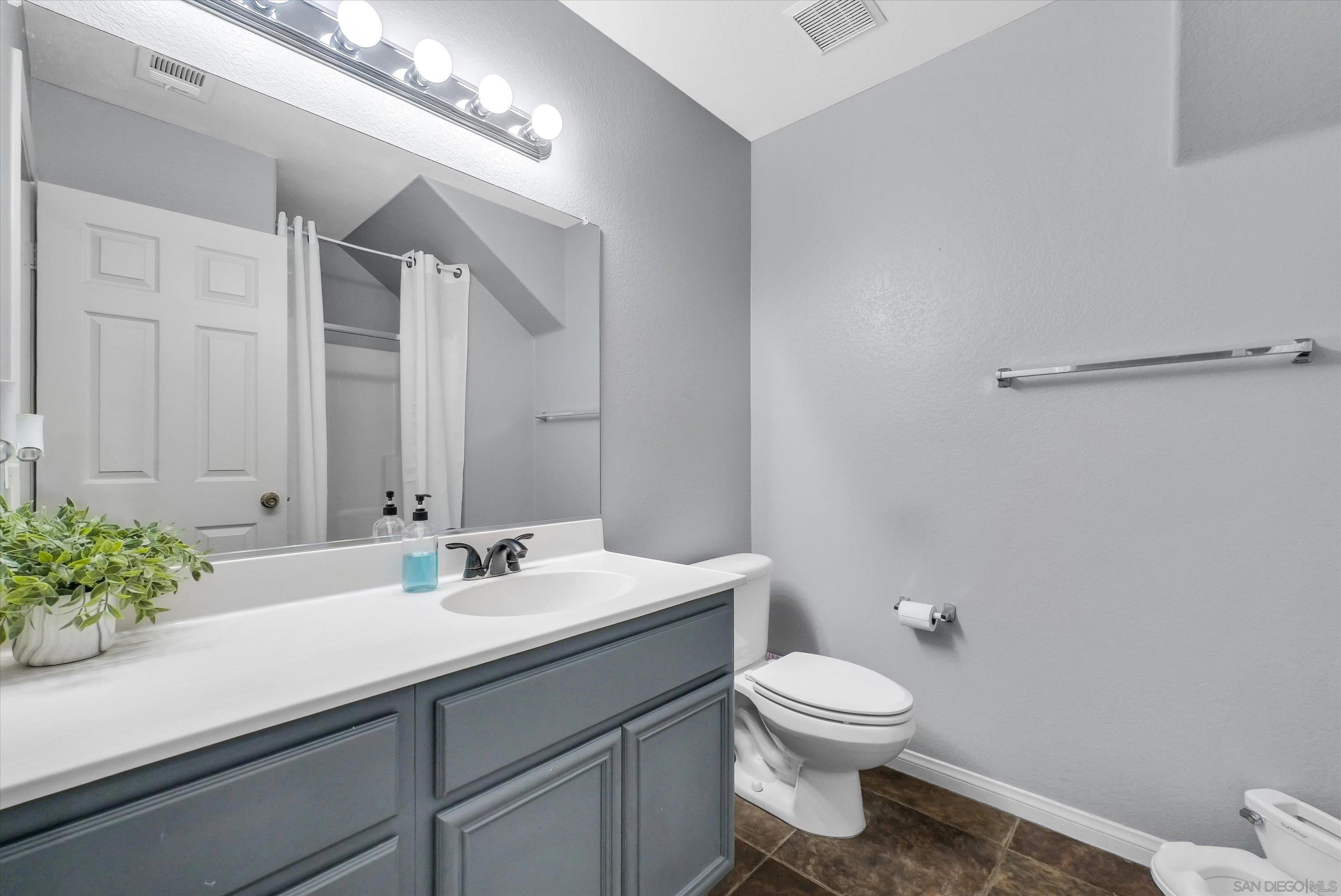 Detail Gallery Image 11 of 32 For 23713  Black Canyon Dr, Sun City,  CA 92587 - 3 Beds | 2/1 Baths