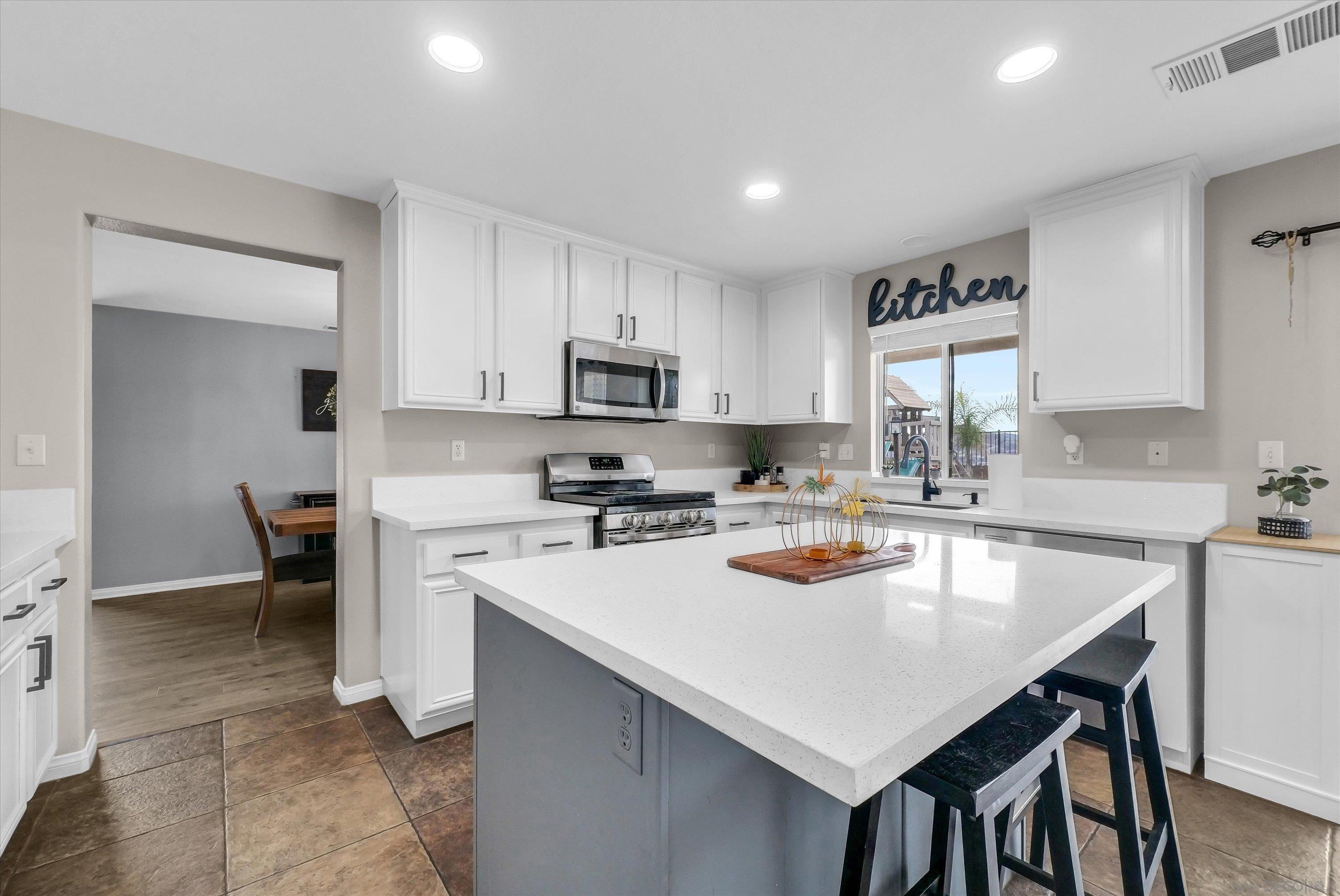 Detail Gallery Image 18 of 32 For 23713  Black Canyon Dr, Sun City,  CA 92587 - 3 Beds | 2/1 Baths