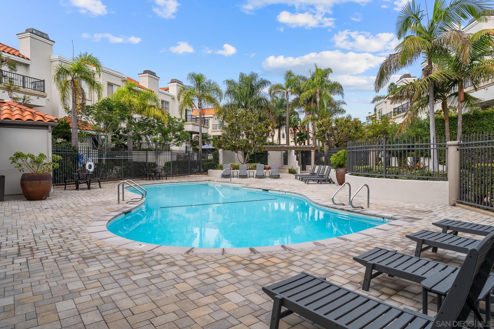 Detail Gallery Image 34 of 37 For 19302  Sawgrass Ln, Huntington Beach,  CA 92648 - 2 Beds | 2/1 Baths