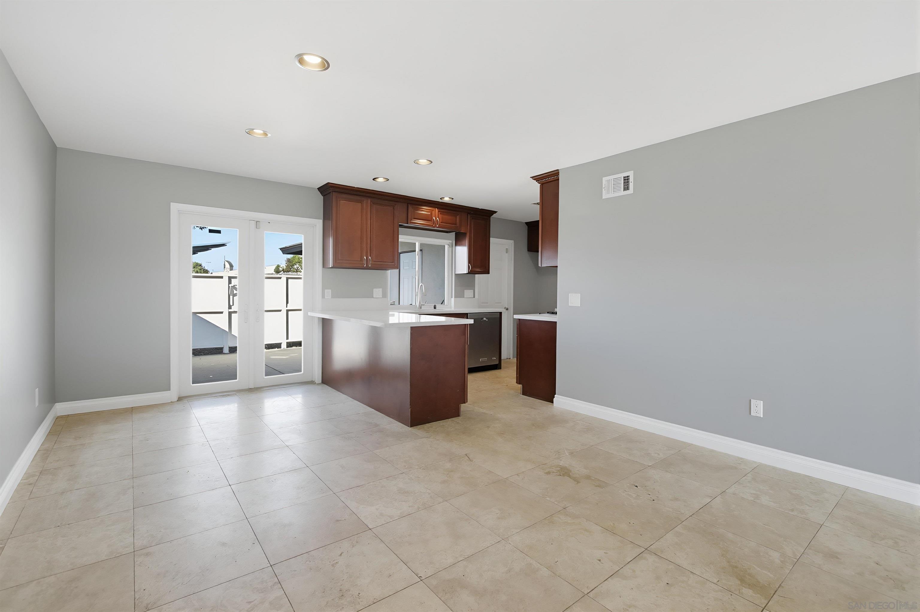 Detail Gallery Image 4 of 31 For 9235  Gold Coast Drive, San Diego,  CA 92126 - 4 Beds | 2 Baths