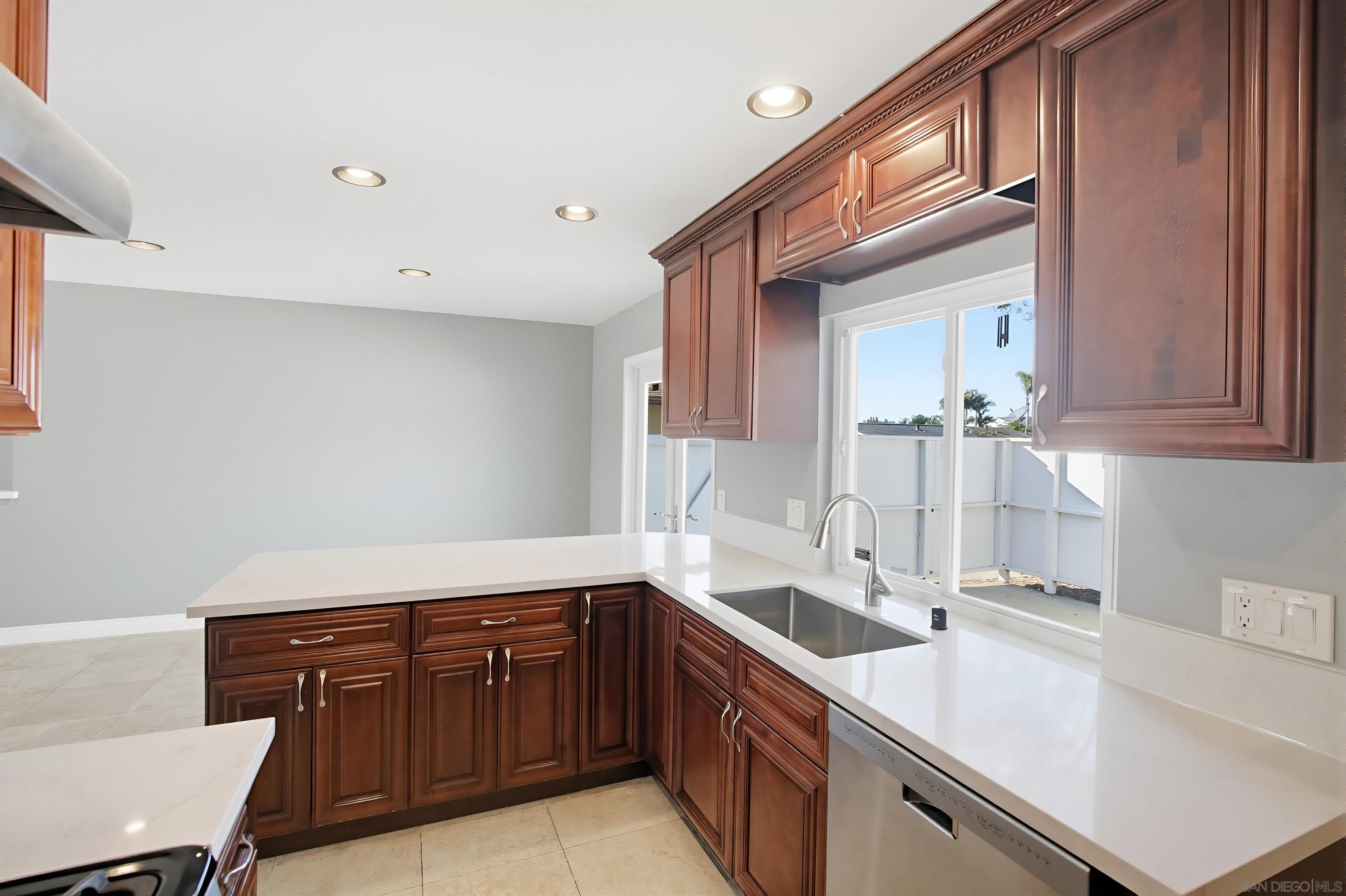 Detail Gallery Image 7 of 31 For 9235  Gold Coast Drive, San Diego,  CA 92126 - 4 Beds | 2 Baths