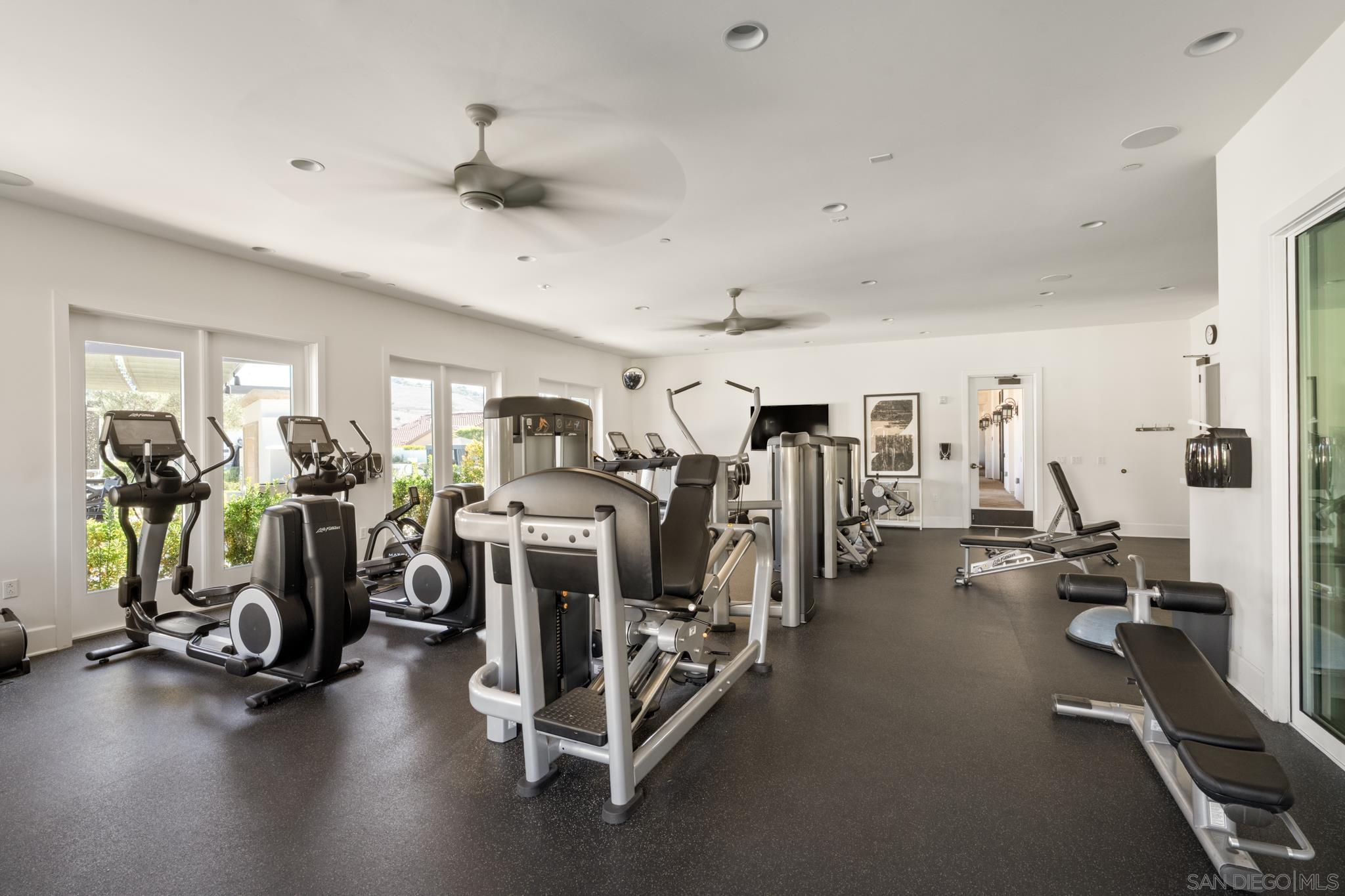 Detail Gallery Image 30 of 41 For 7964  Auberge Circle, San Diego,  CA 92127 - 3 Beds | 3 Baths