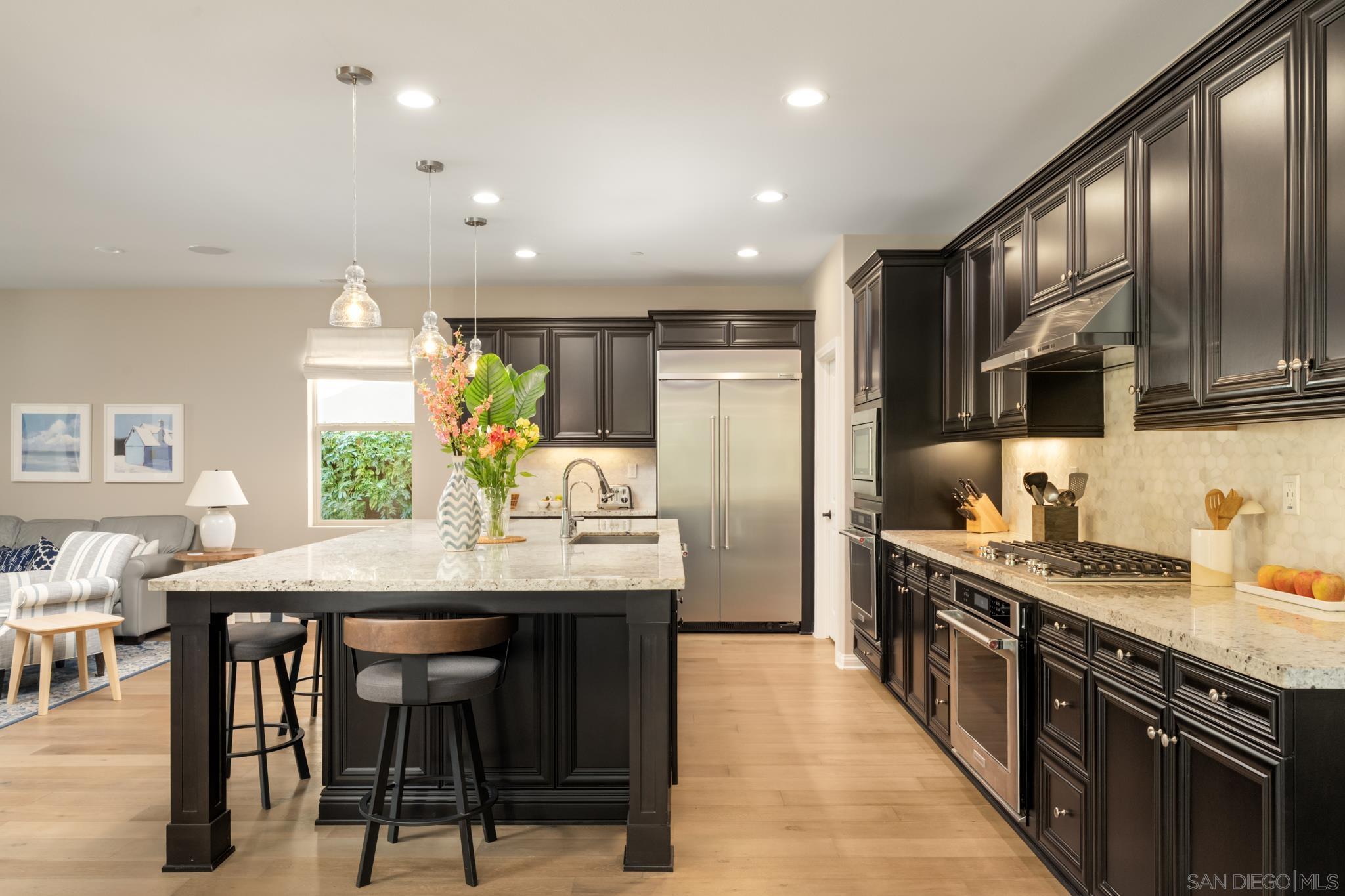 Detail Gallery Image 4 of 41 For 7964  Auberge Circle, San Diego,  CA 92127 - 3 Beds | 3 Baths