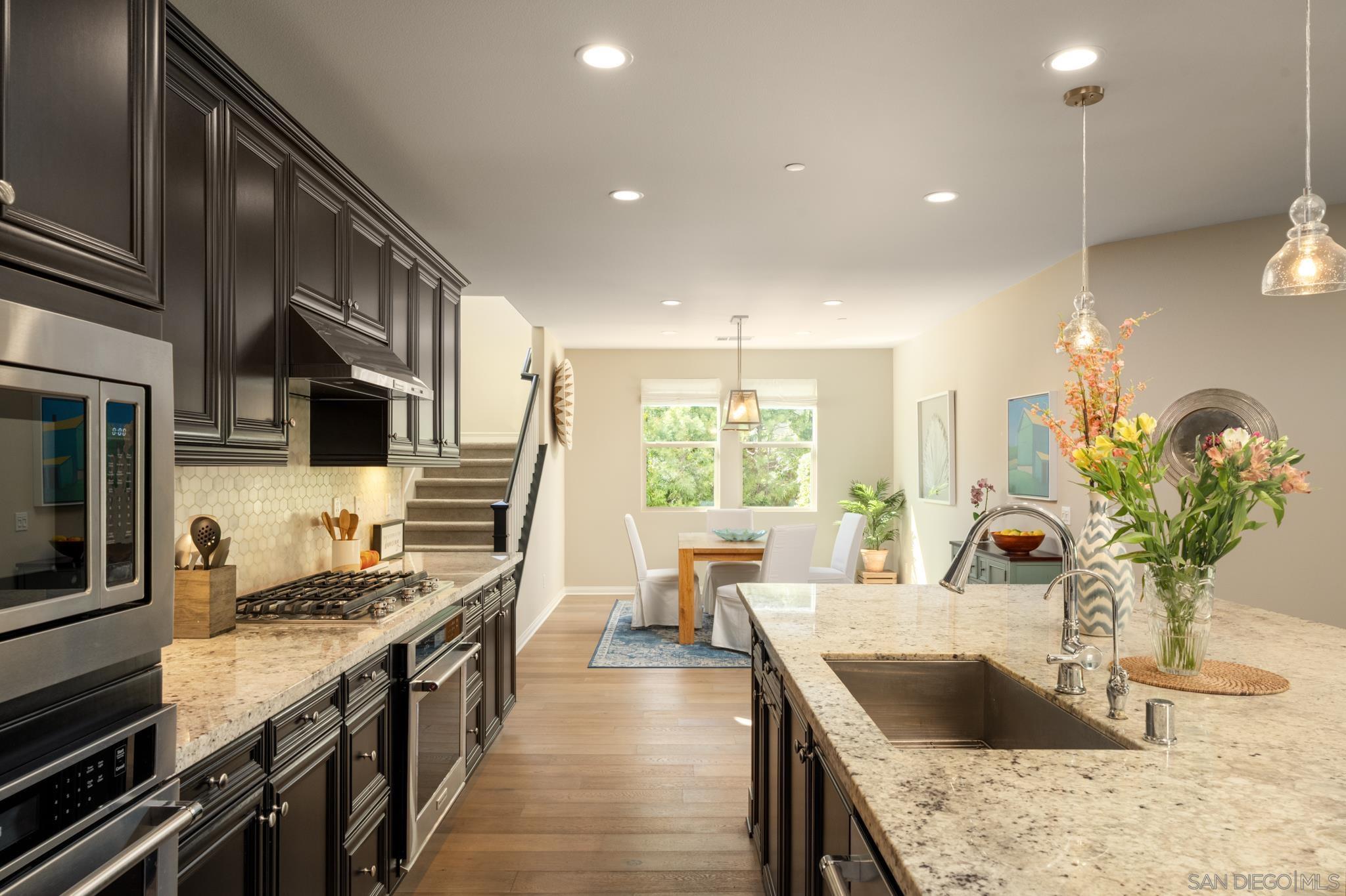 Detail Gallery Image 5 of 41 For 7964  Auberge Circle, San Diego,  CA 92127 - 3 Beds | 3 Baths