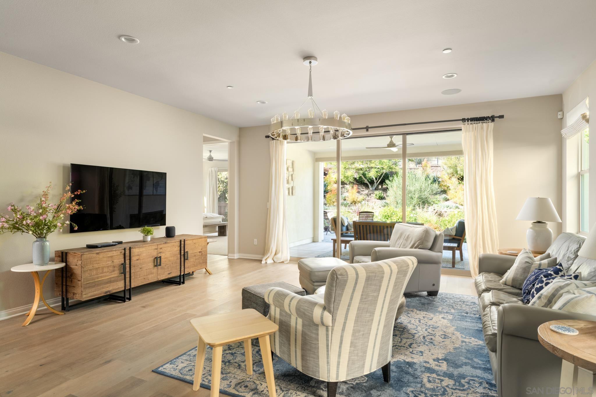 Detail Gallery Image 7 of 41 For 7964  Auberge Circle, San Diego,  CA 92127 - 3 Beds | 3 Baths